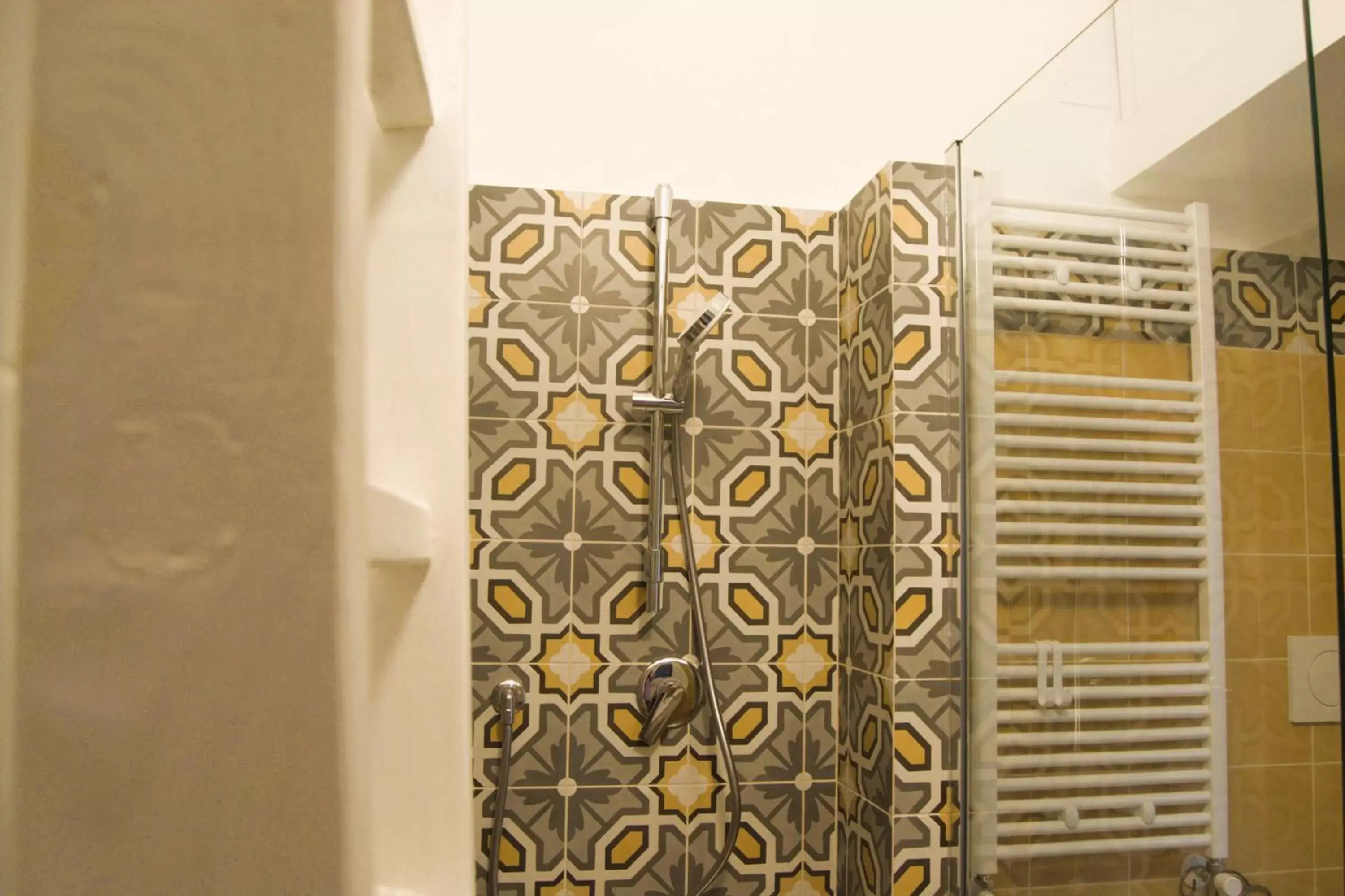 Shower, Bathroom in Racconti di pietra