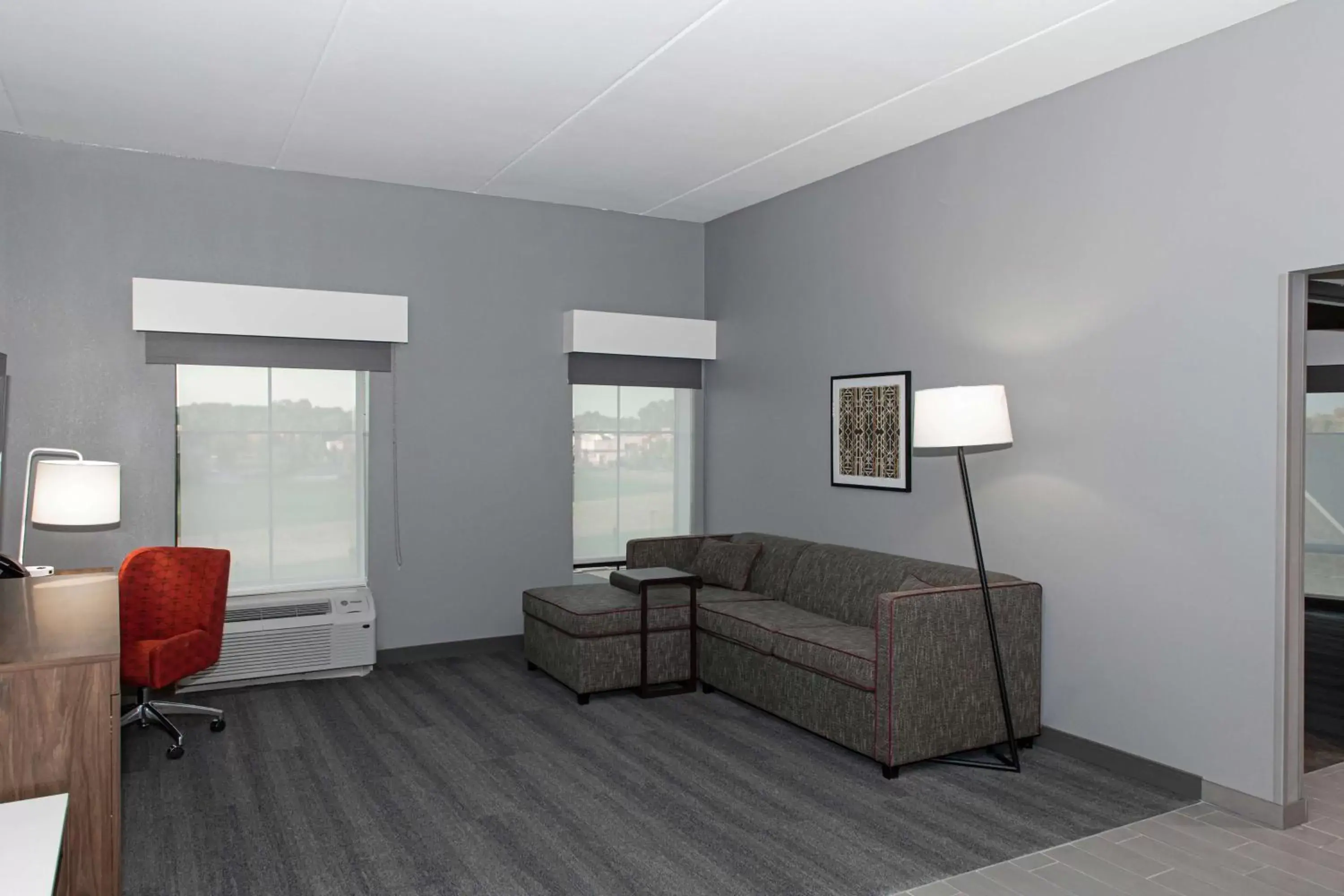 Living room, Seating Area in Hampton Inn & Suites Charlotte Steele Creek Road, NC