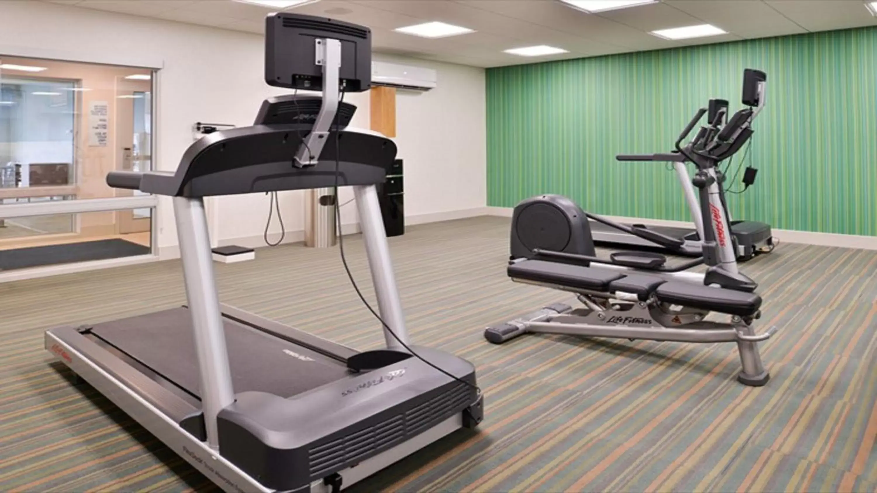 Fitness centre/facilities, Fitness Center/Facilities in Holiday Inn Express & Suites - Parkersburg East, an IHG Hotel