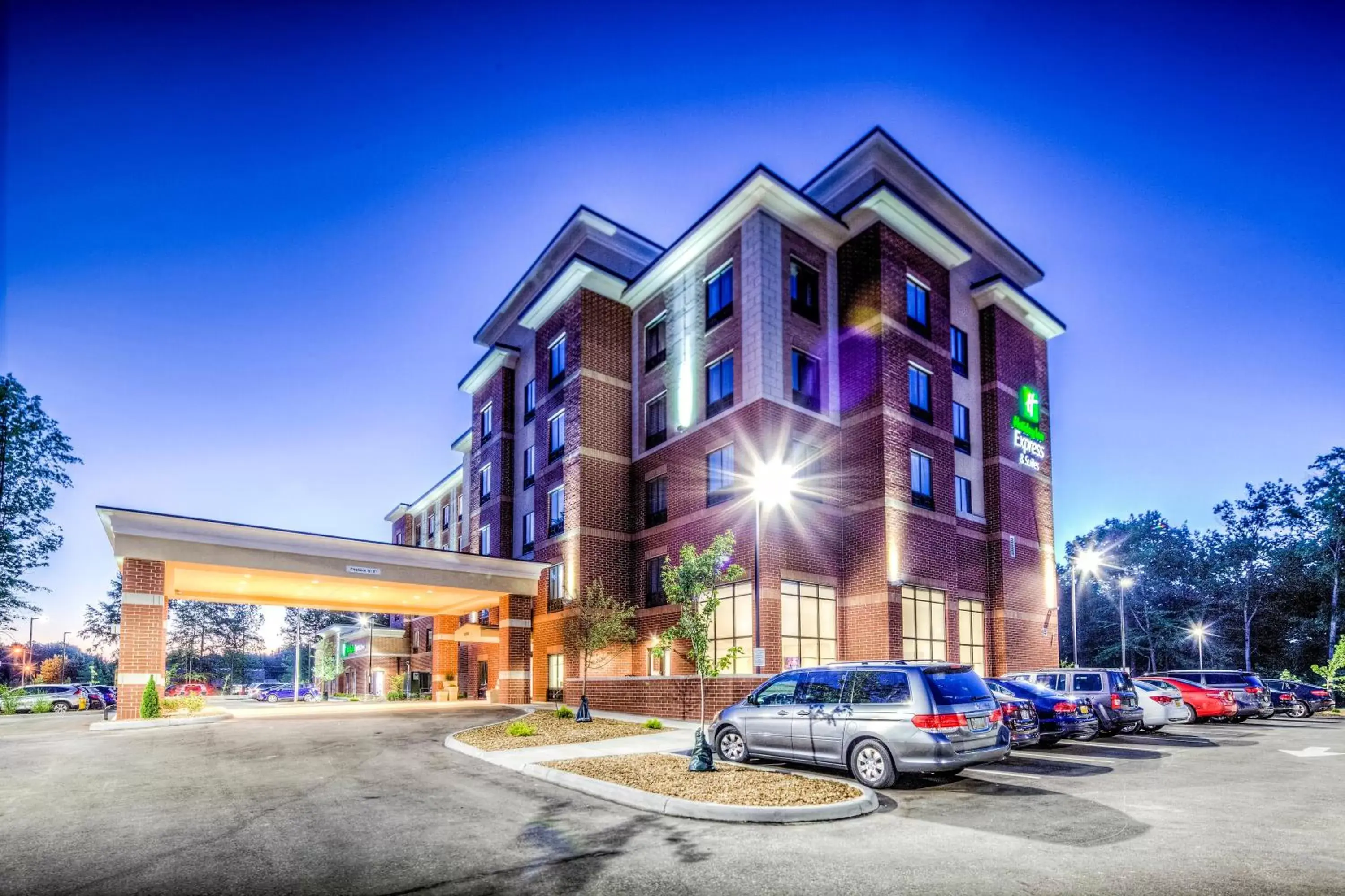 Property Building in Holiday Inn Express & Suites Cleveland/Westlake, an IHG Hotel