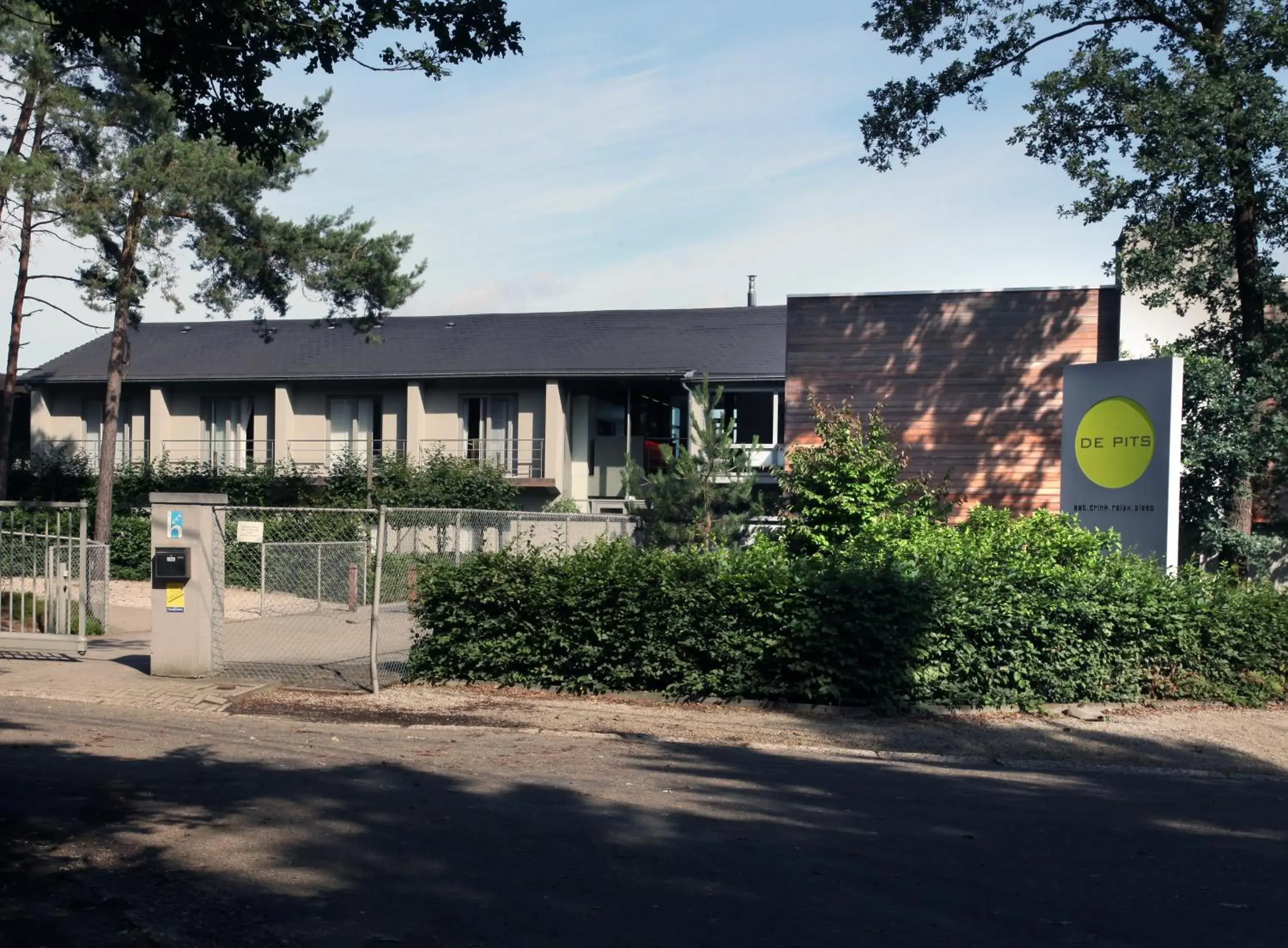 Facade/entrance, Property Building in Hotel De Pits