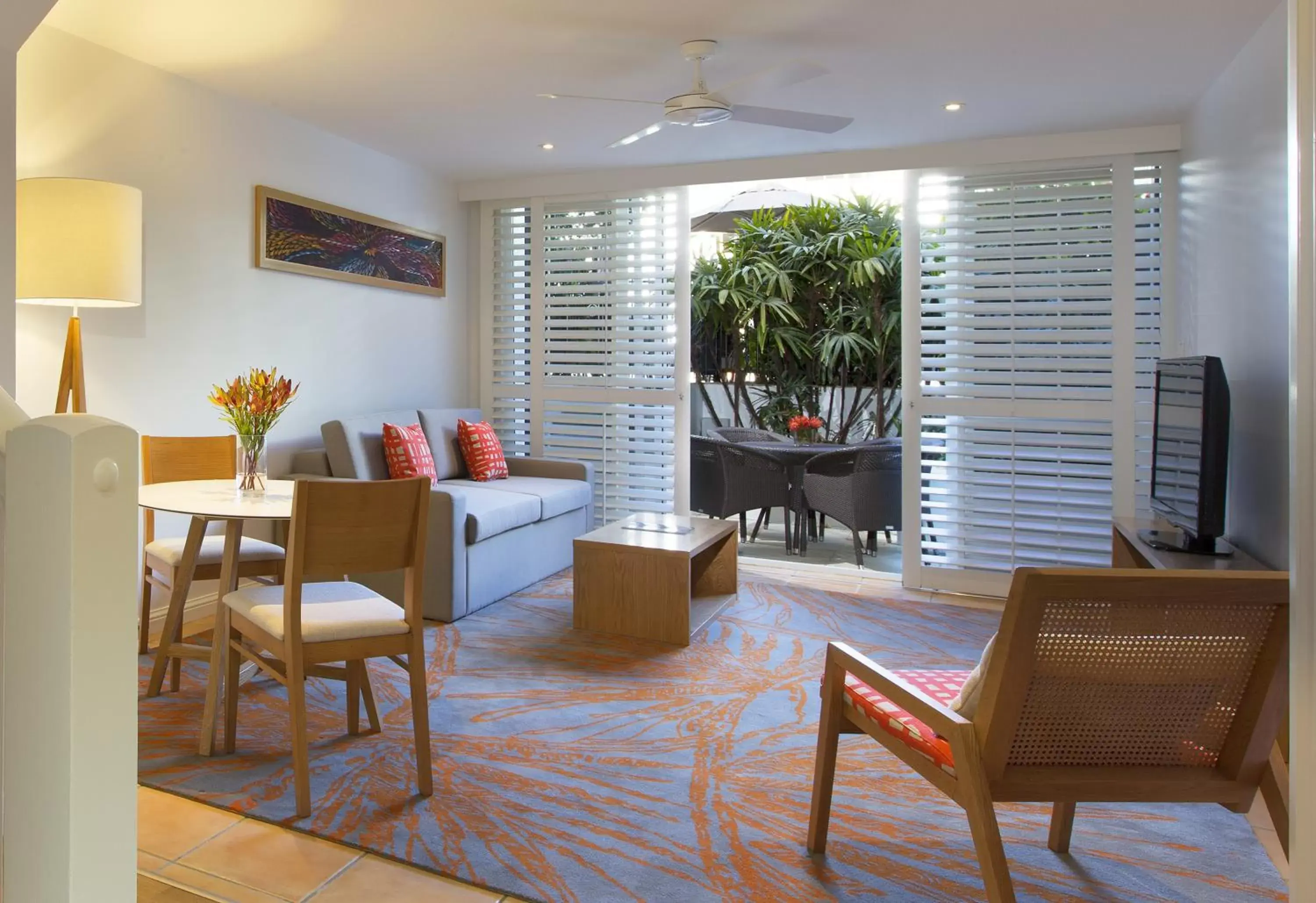 Living room, Dining Area in Sofitel Noosa Pacific Resort