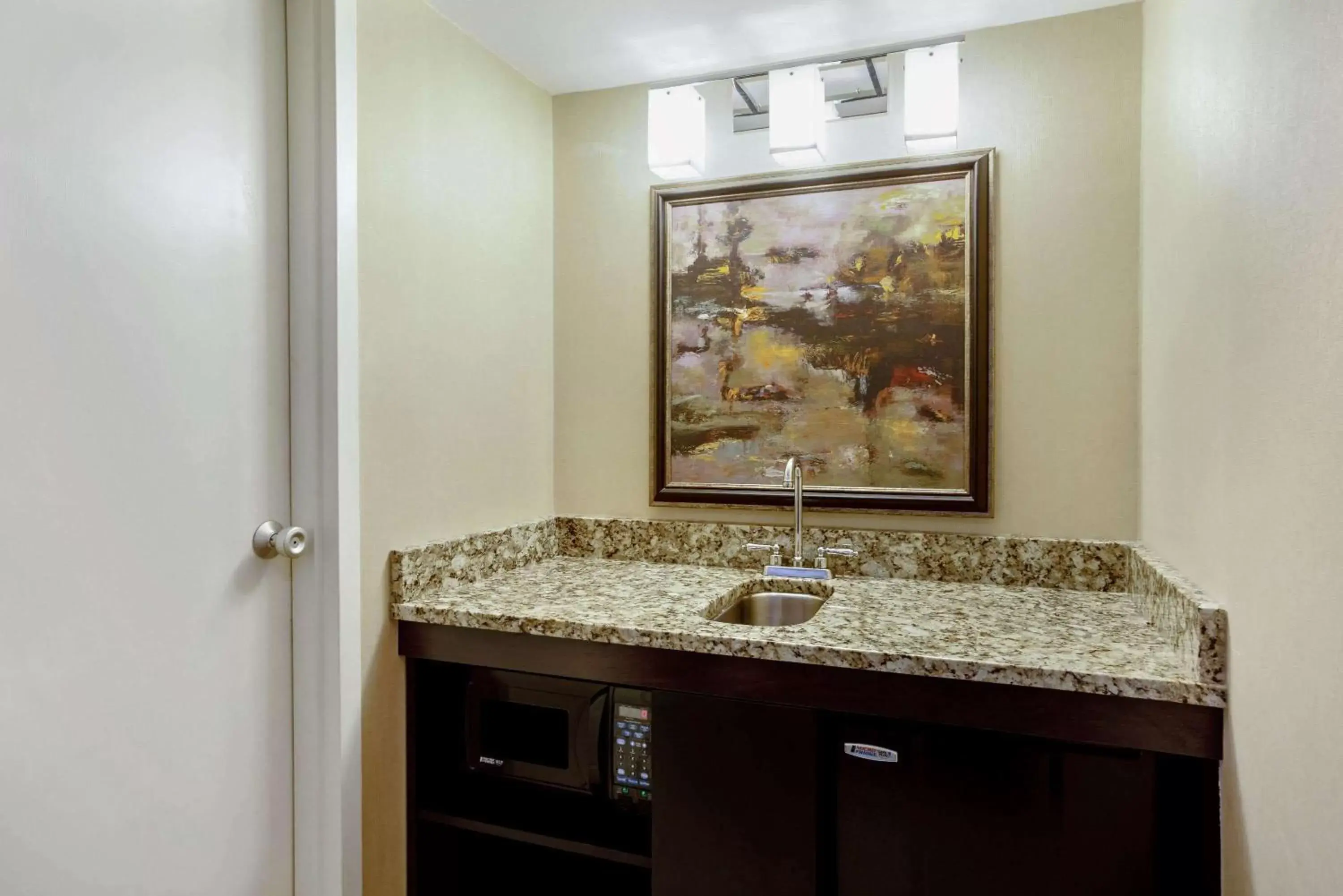 Photo of the whole room, Bathroom in La Quinta by Wyndham Manchester