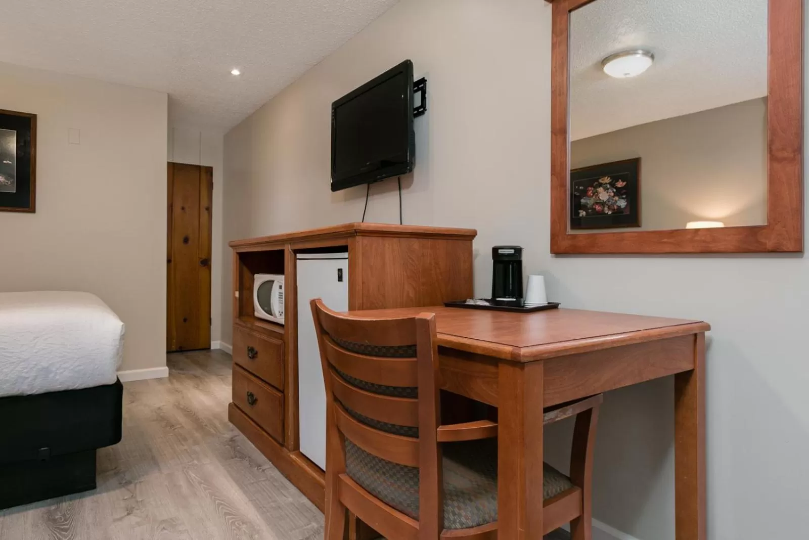 Bedroom, Bed in Courtesy Inn Downtown Eugene