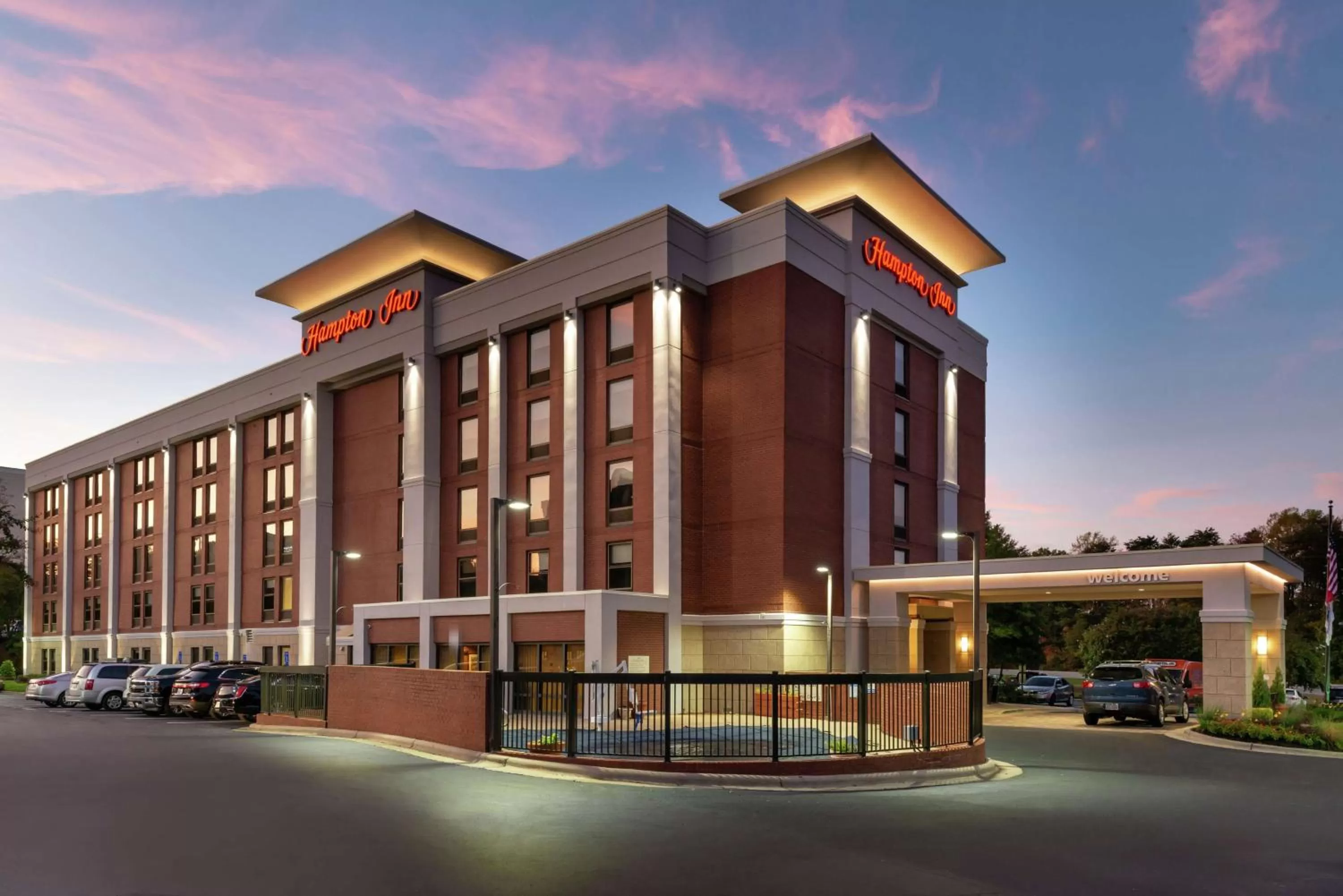 Property building in Hampton Inn Greensboro Airport