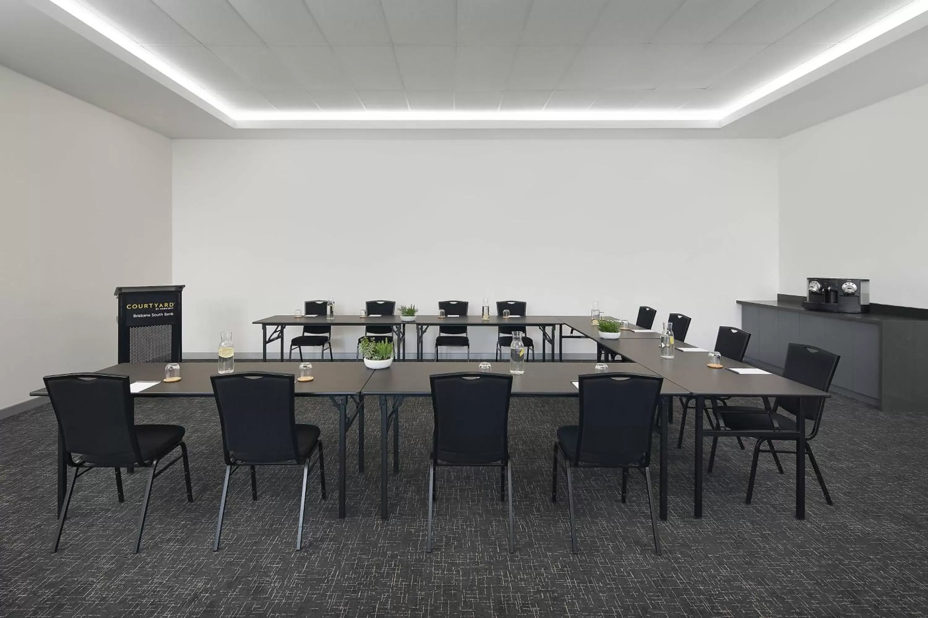 Meeting/conference room in Courtyard by Marriott Brisbane South Bank