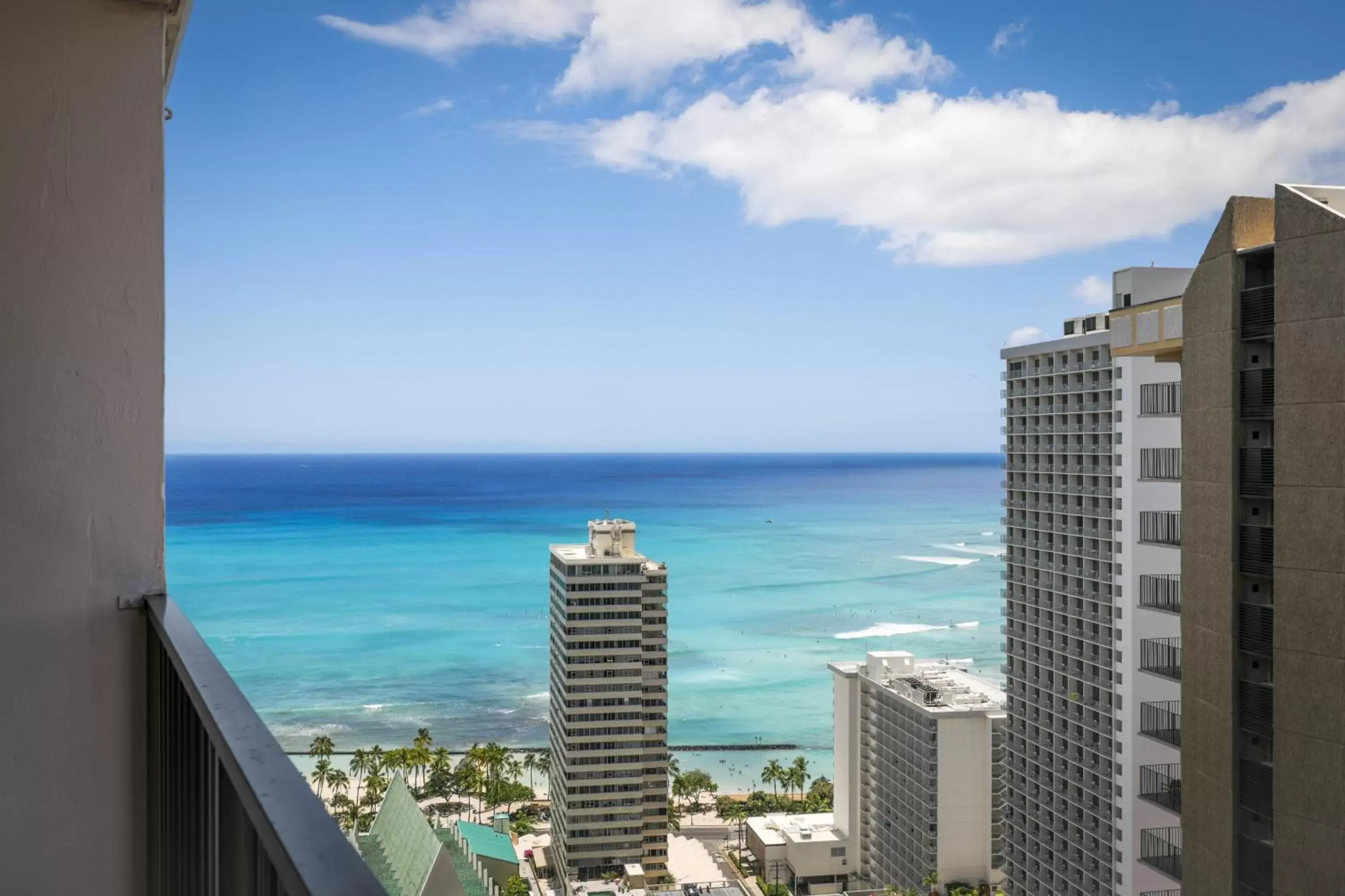 Balcony/Terrace, Sea View in Aston at the Waikiki Banyan