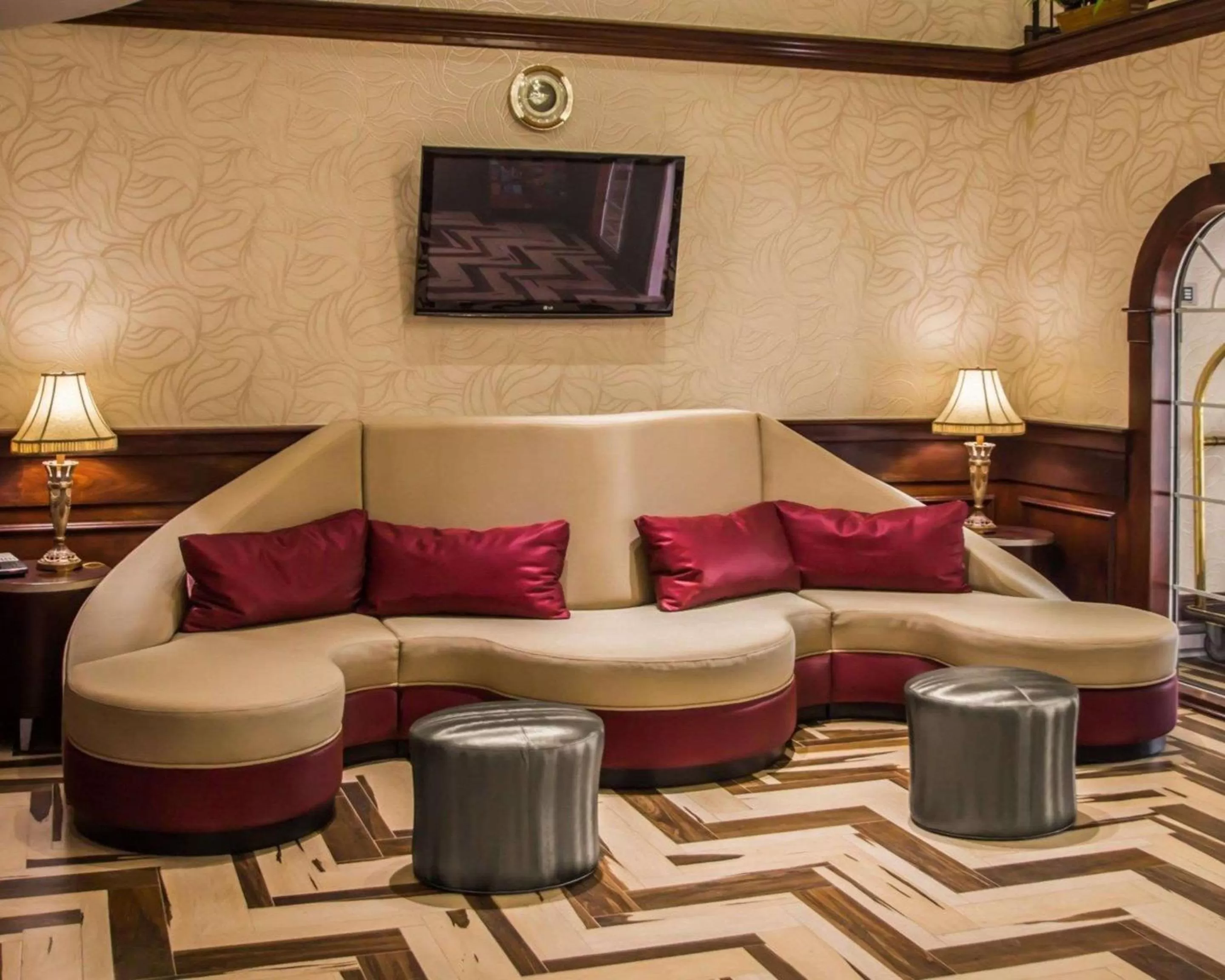 Lobby or reception in Quality Suites NYC Gateway