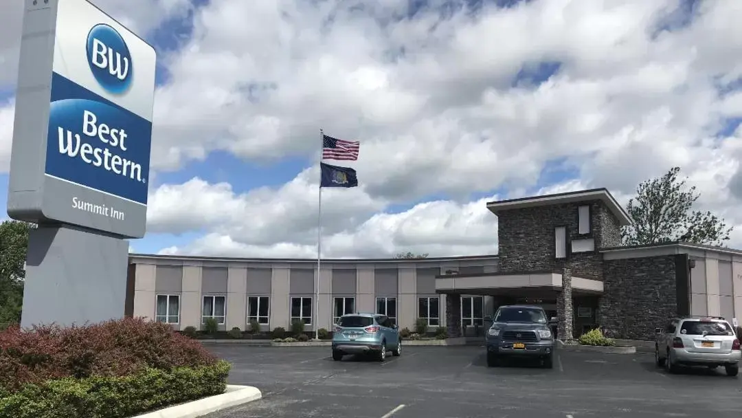 Facade/entrance, Property Building in Best Western Summit Inn