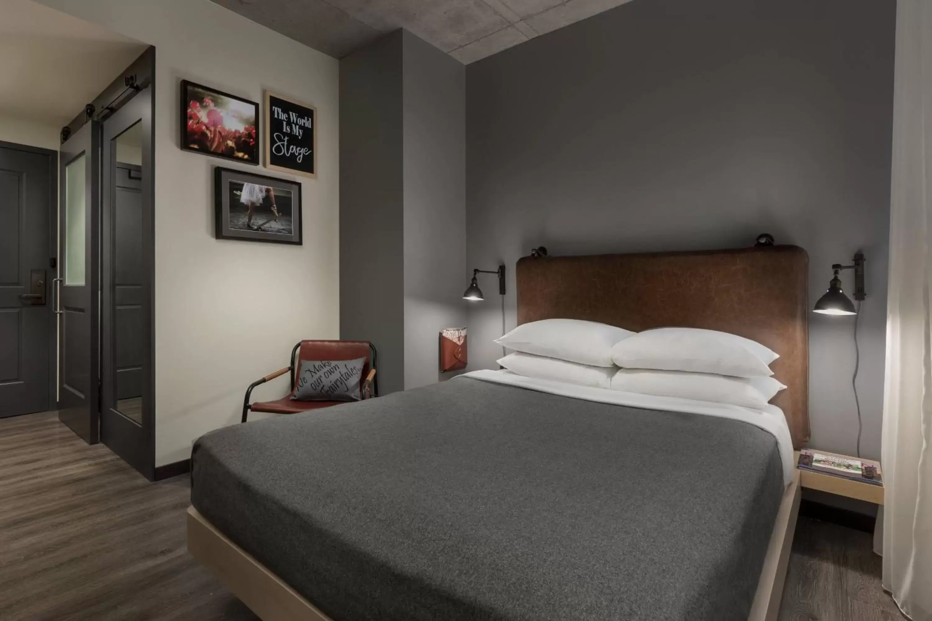 Photo of the whole room, Bed in Moxy Boston Downtown