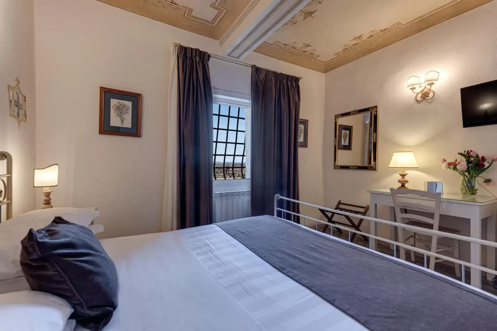 Photo of the whole room, Bed in Hotel Palazzo di Valli