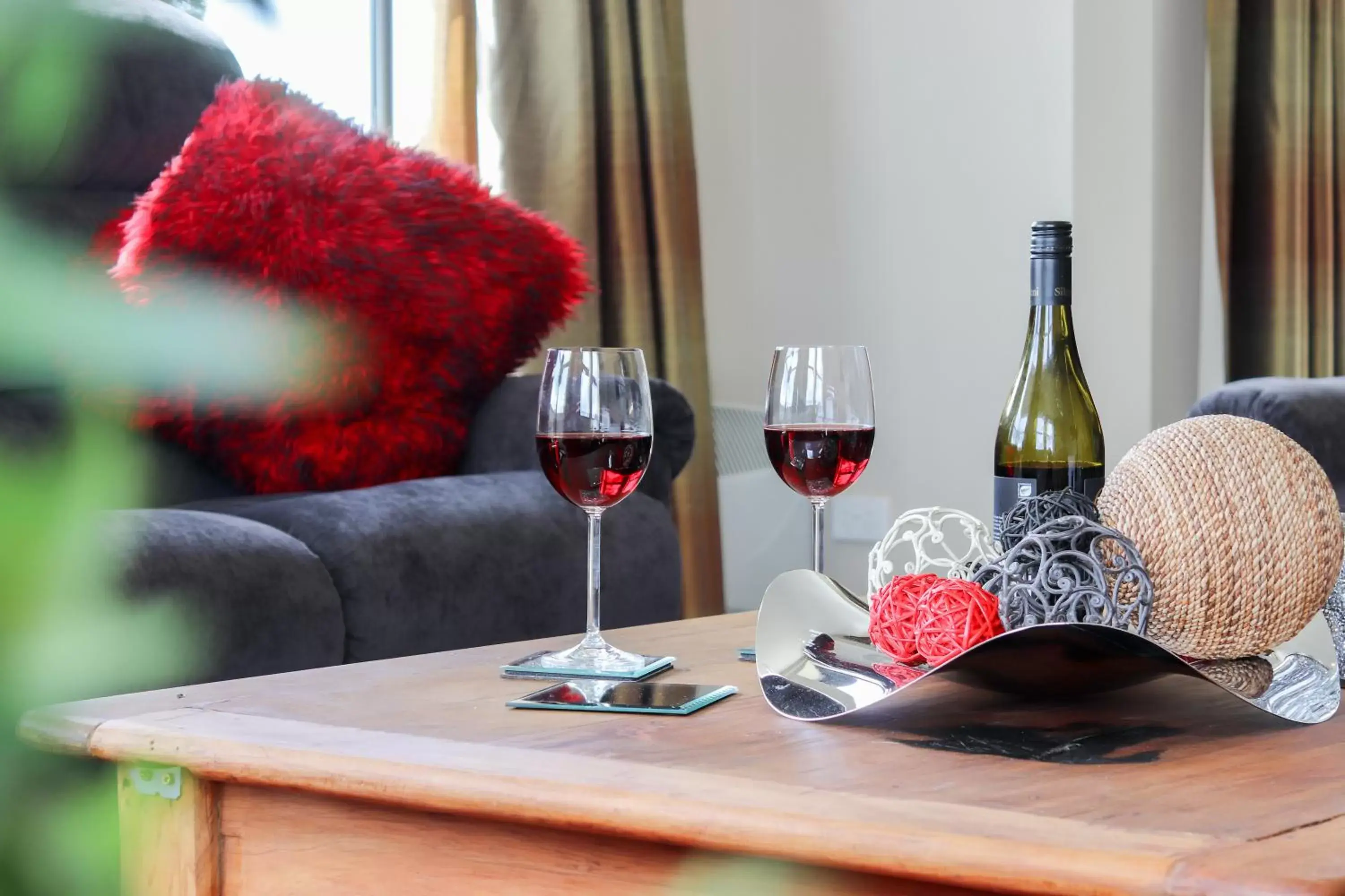 Living room, Drinks in Coleraine Suites & Apartments