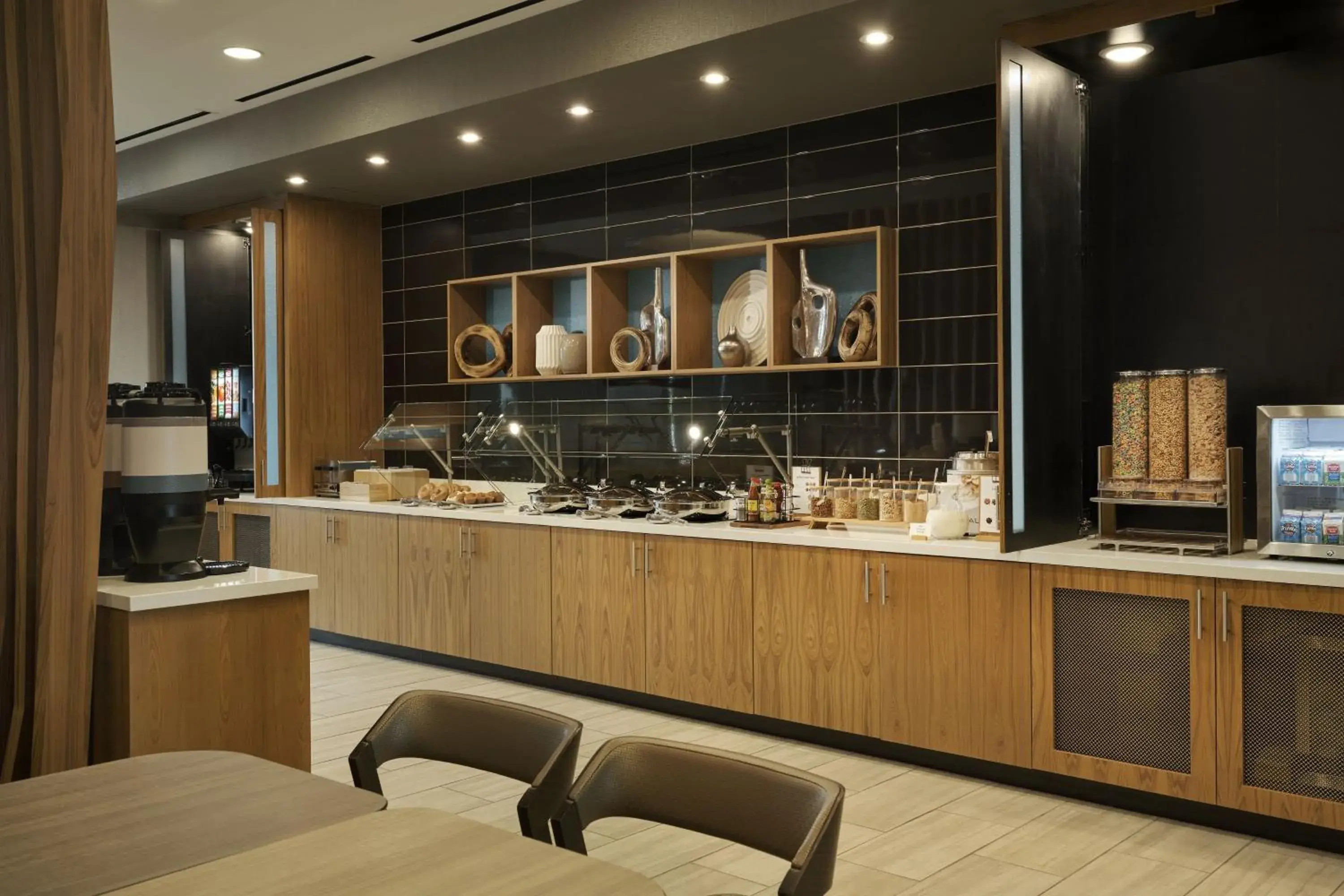 Breakfast, Kitchen/Kitchenette in SpringHill Suites by Marriott Las Vegas Airport