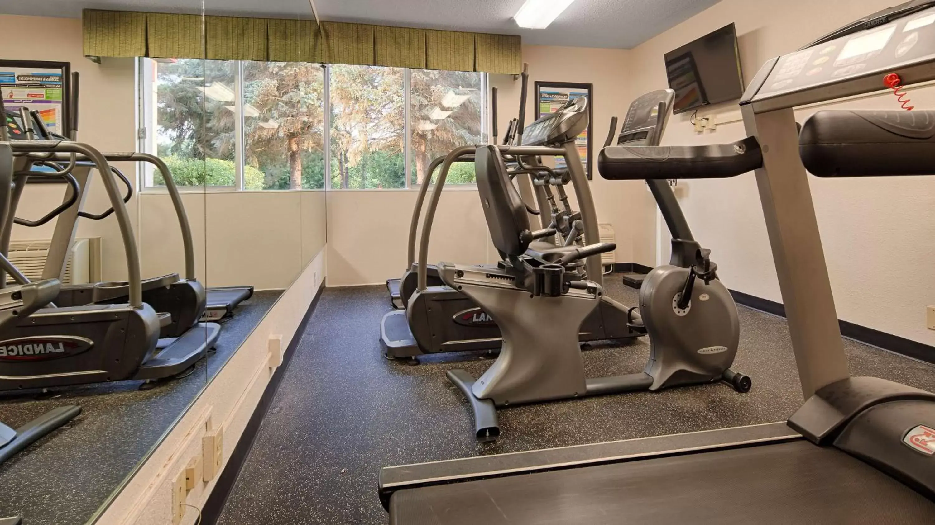 Fitness centre/facilities, Fitness Center/Facilities in Baymont Inn & Suites