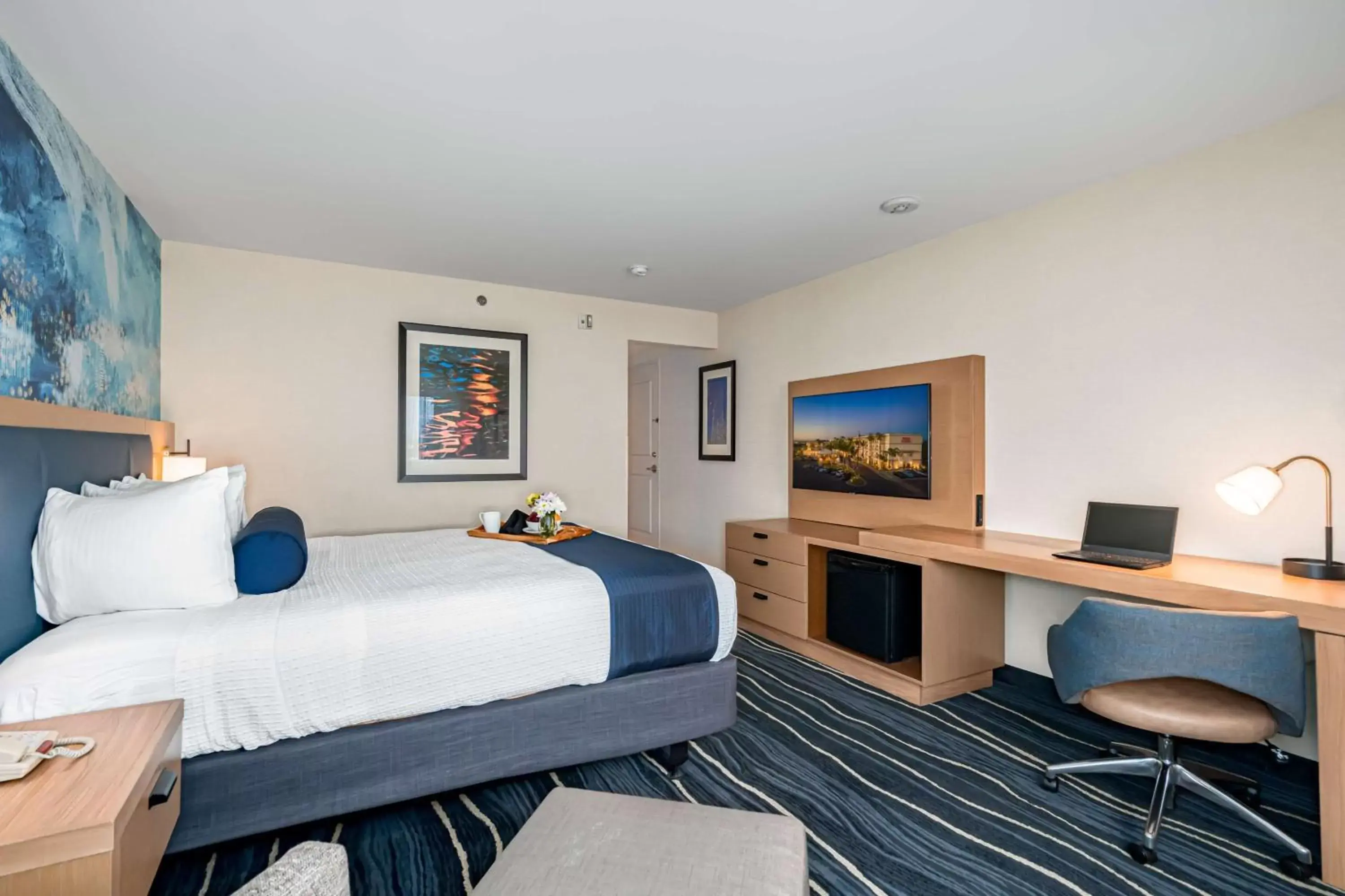 Bedroom, Bed in Best Western Plus Marina Gateway Hotel