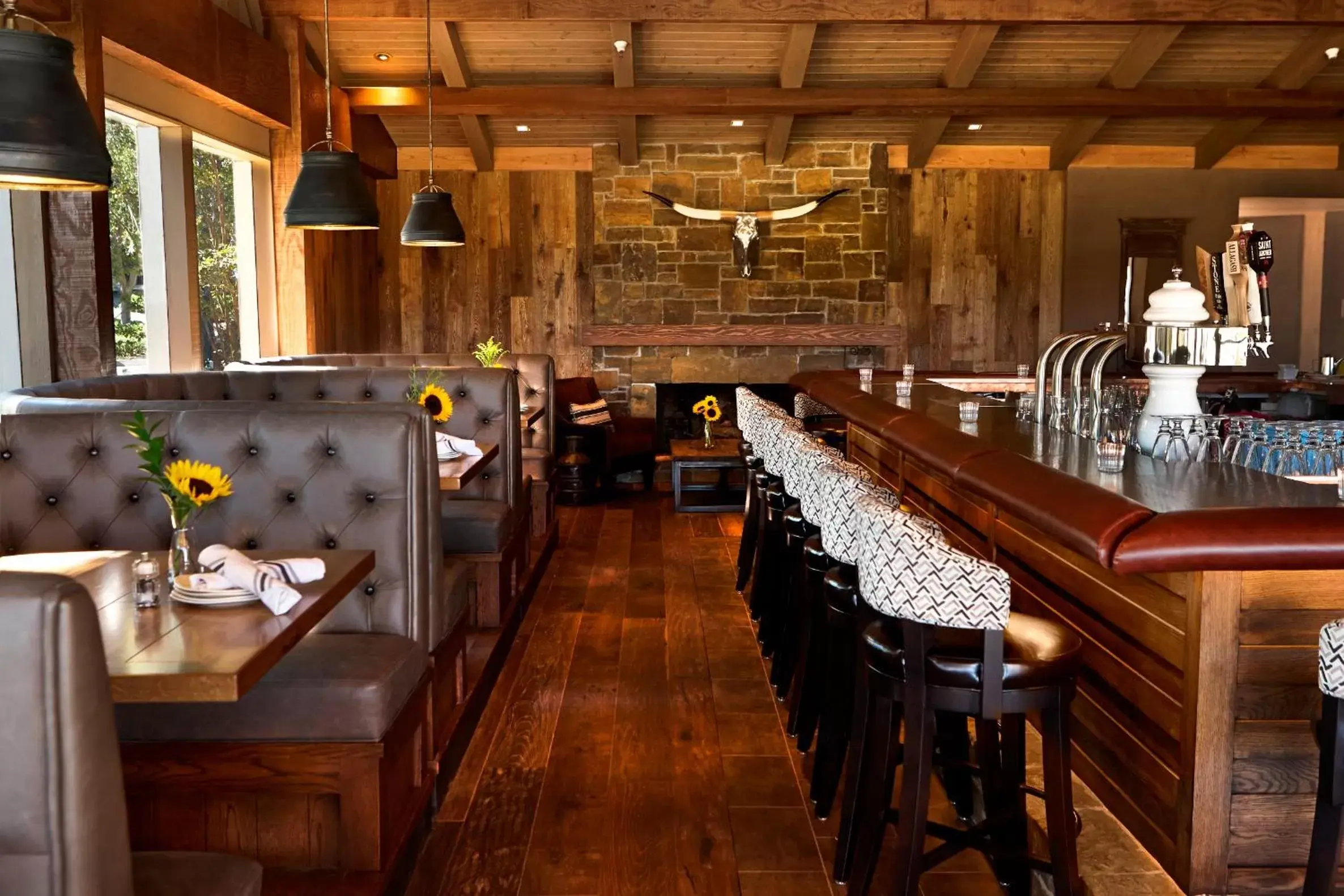 Lounge or bar in Temecula Creek Inn Lounge or bar in Temecula Creek Inn