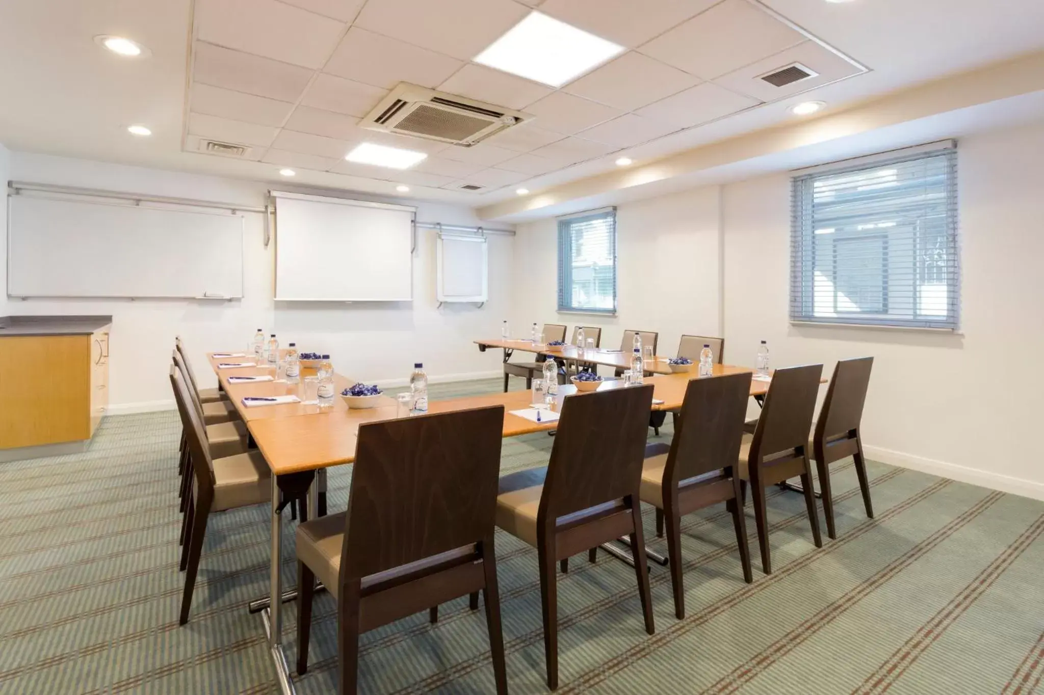 Meeting/conference room in Holiday Inn Express Earls Court, an IHG Hotel