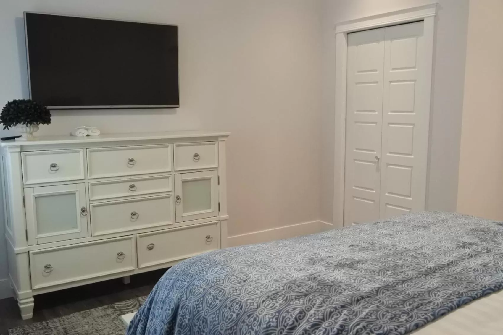 Bed in Black Rooster Guesthouse