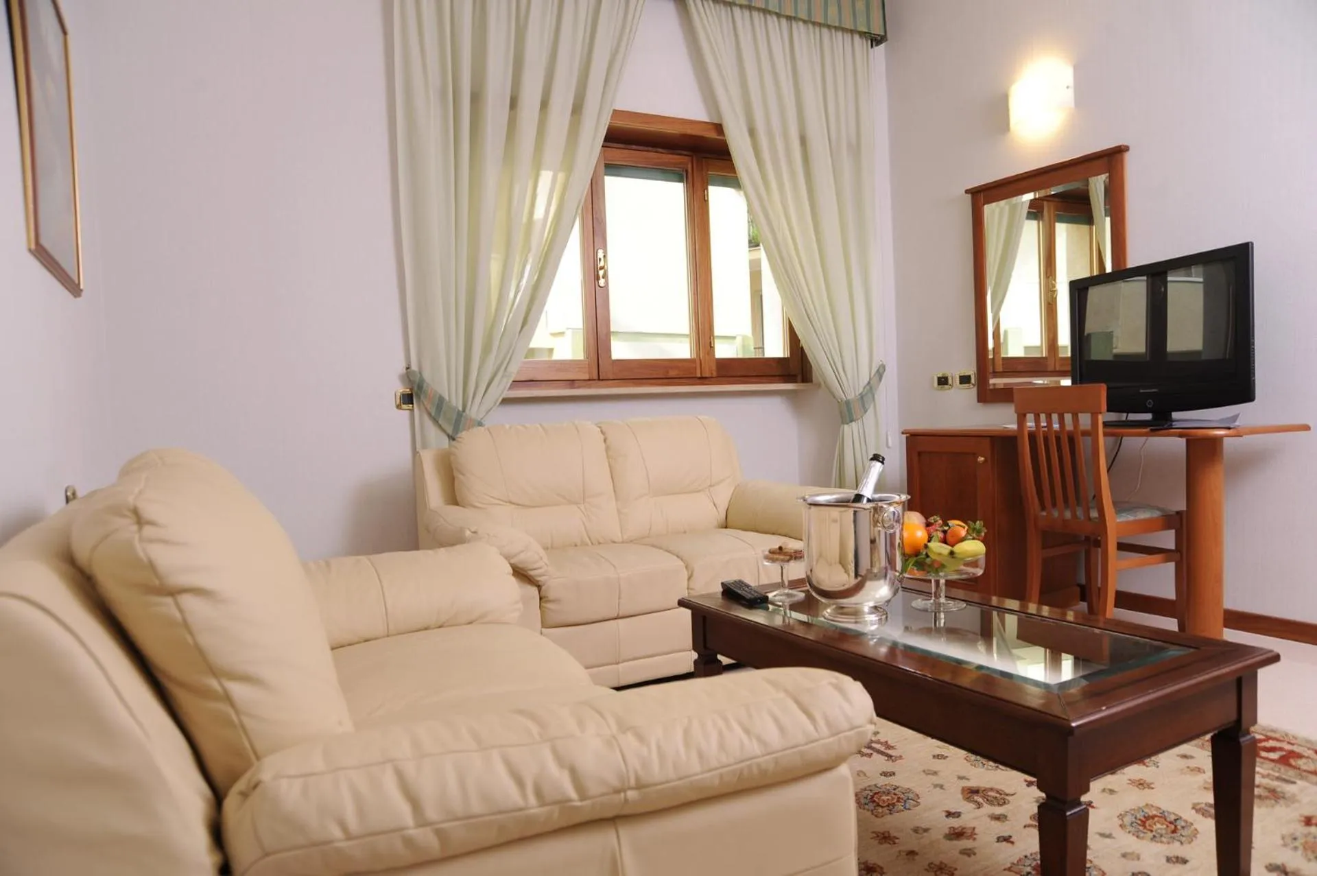 Living room in Astura Palace Hotel