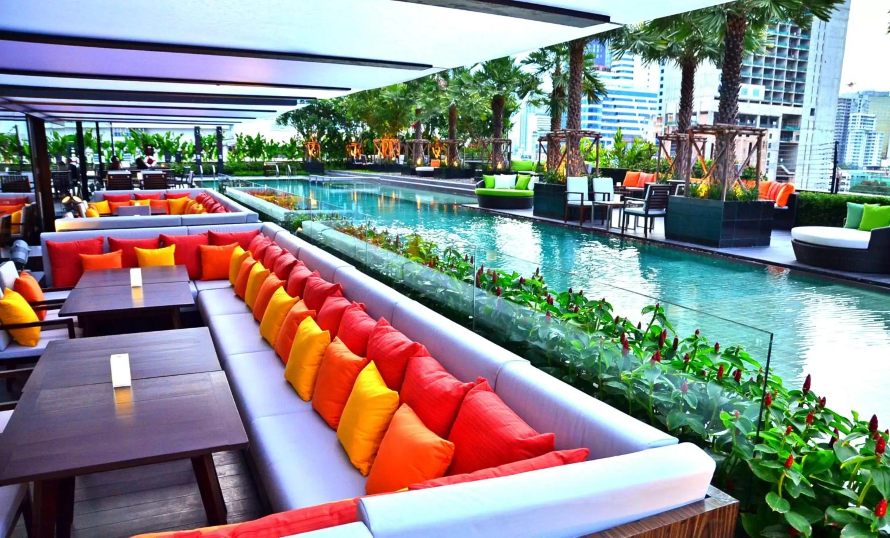 Swimming pool in Holiday Inn Bangkok Sukhumvit, an IHG Hotel