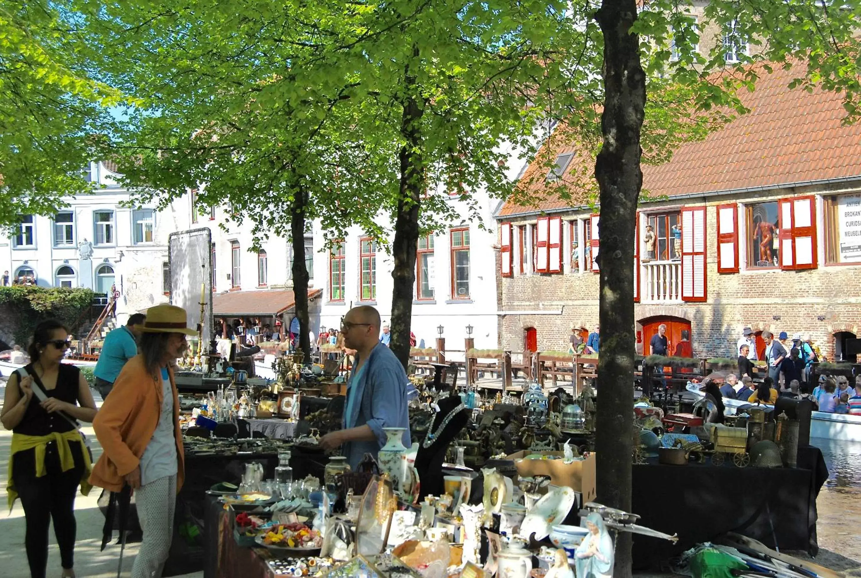 Shopping Area, Restaurant/Places to Eat in Hotel Duc De Bourgogne