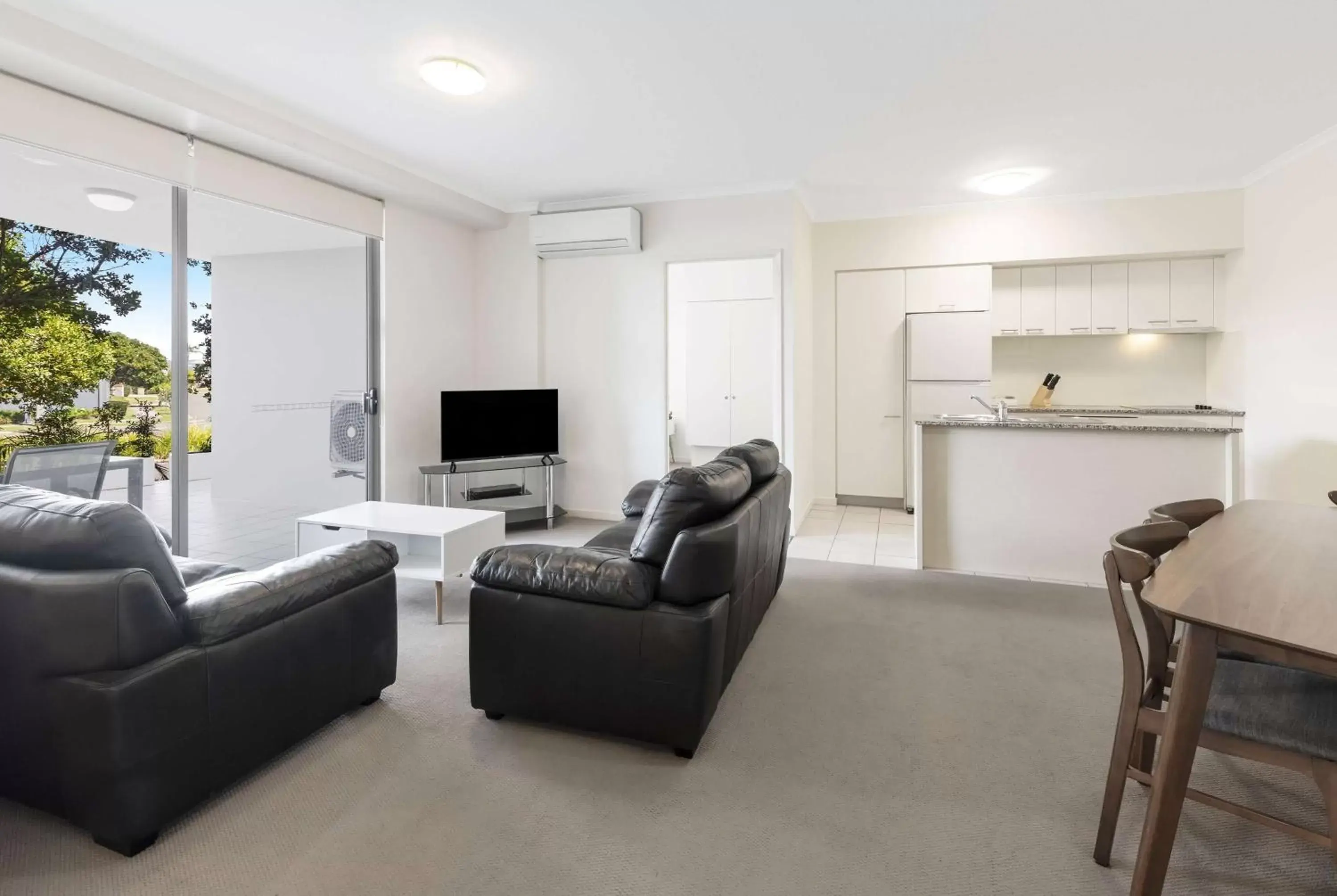 Living room, Seating Area in Ramada By Wyndham Marcoola Beach