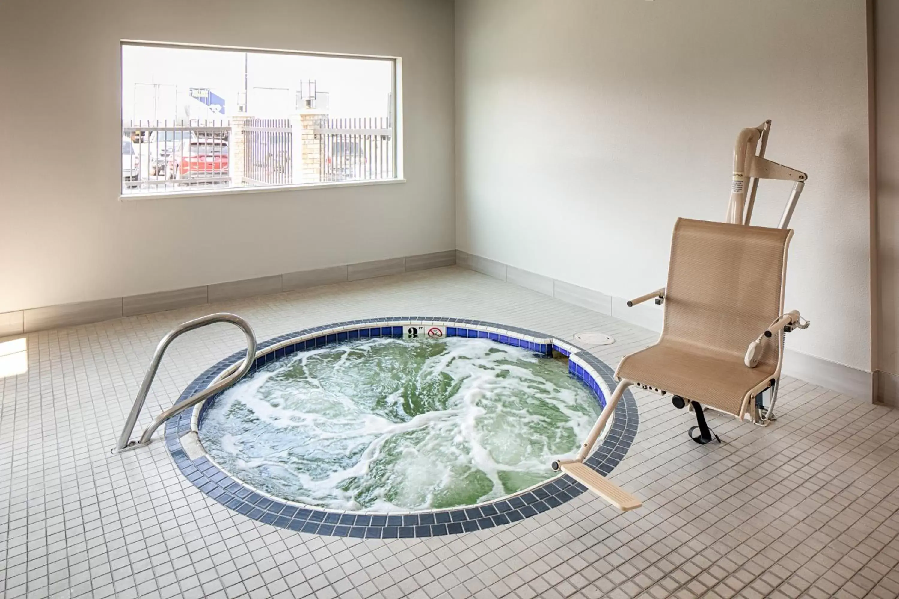 Hot Tub in Hotel 28 Boise Airport, Ascend Hotel Collection