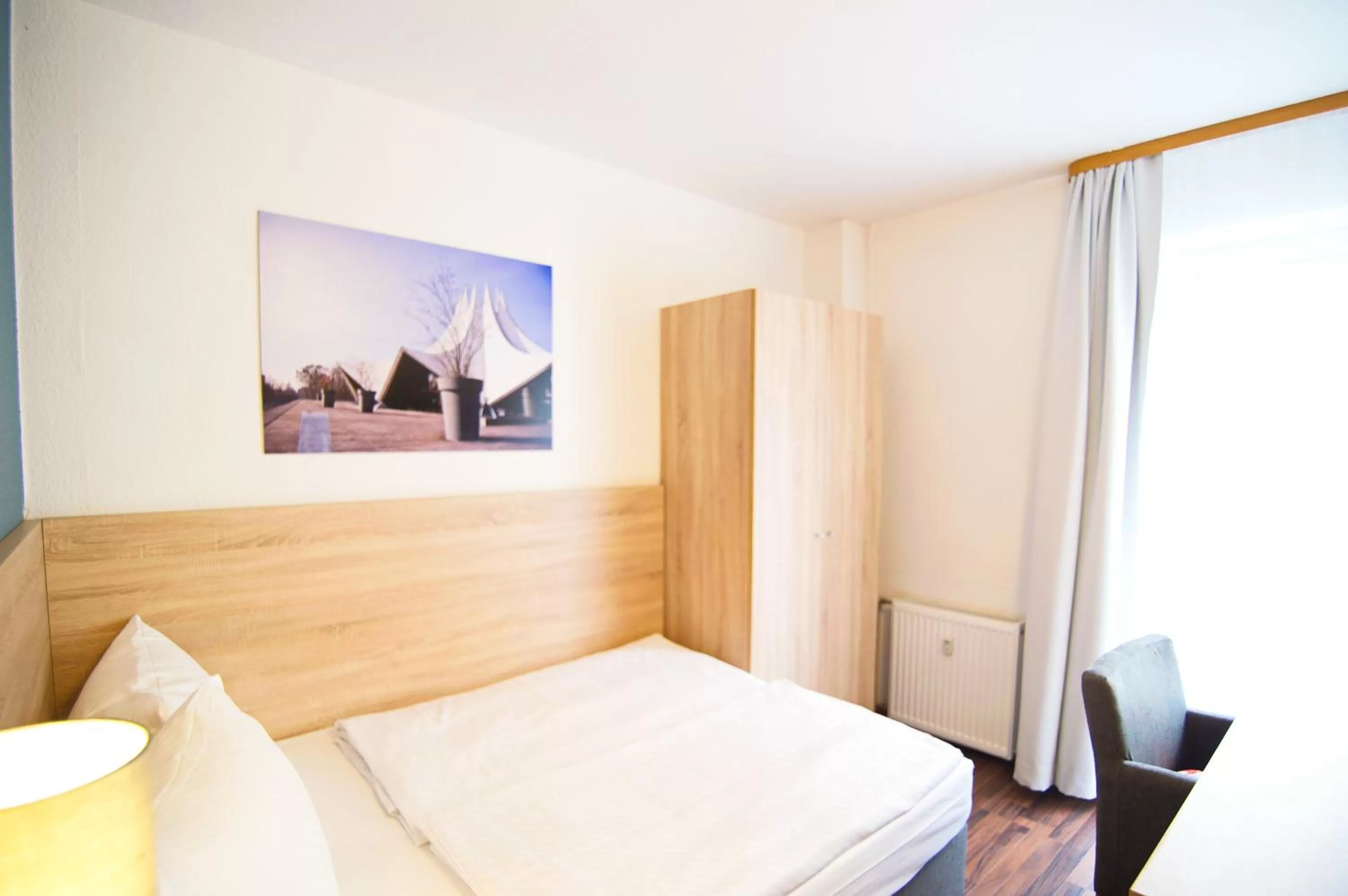 Photo of the whole room, Bed in BlnCty Hotel