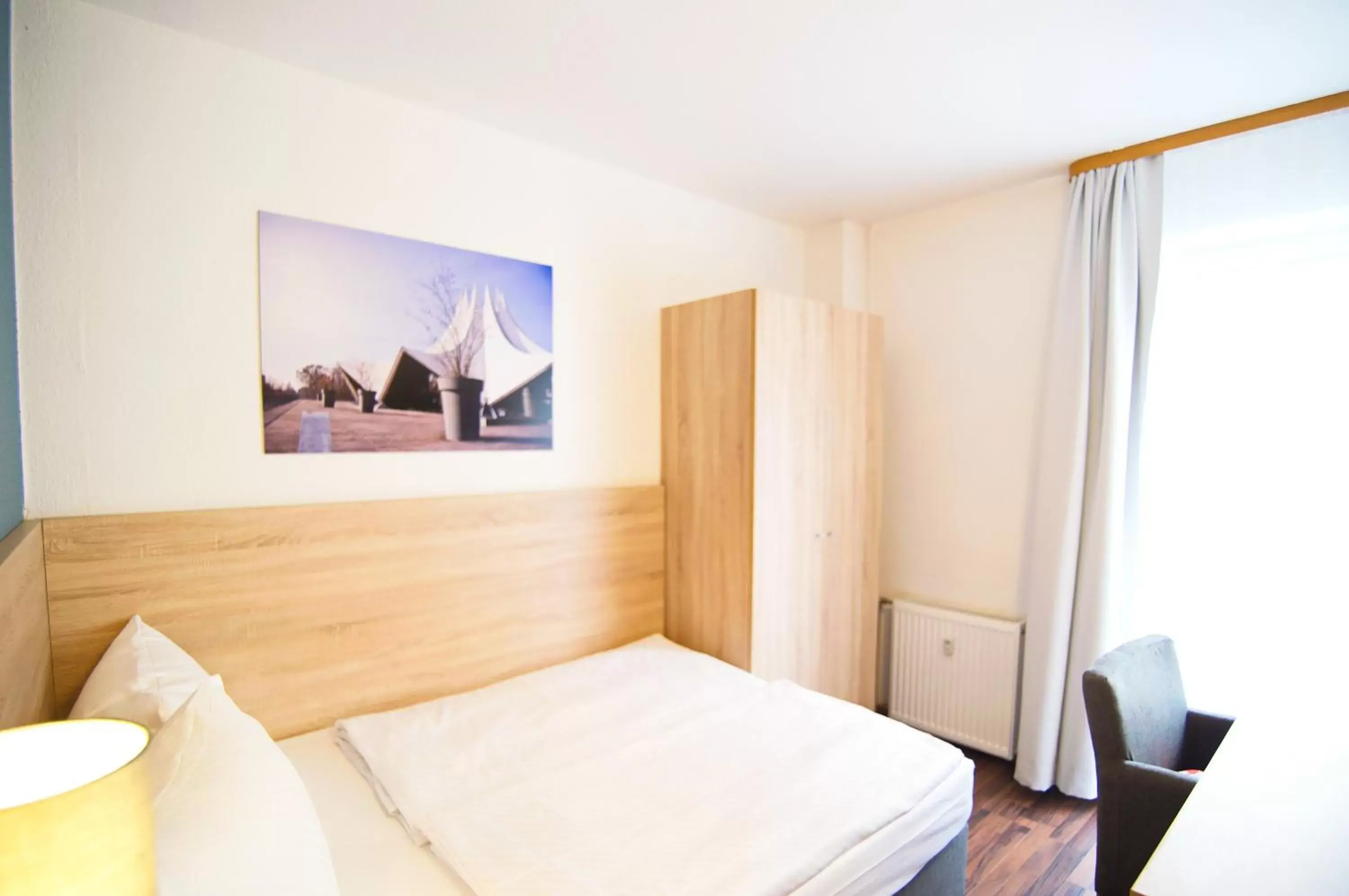 Large Single Room in BlnCty Hotel Large Single Room in BlnCty Hotel