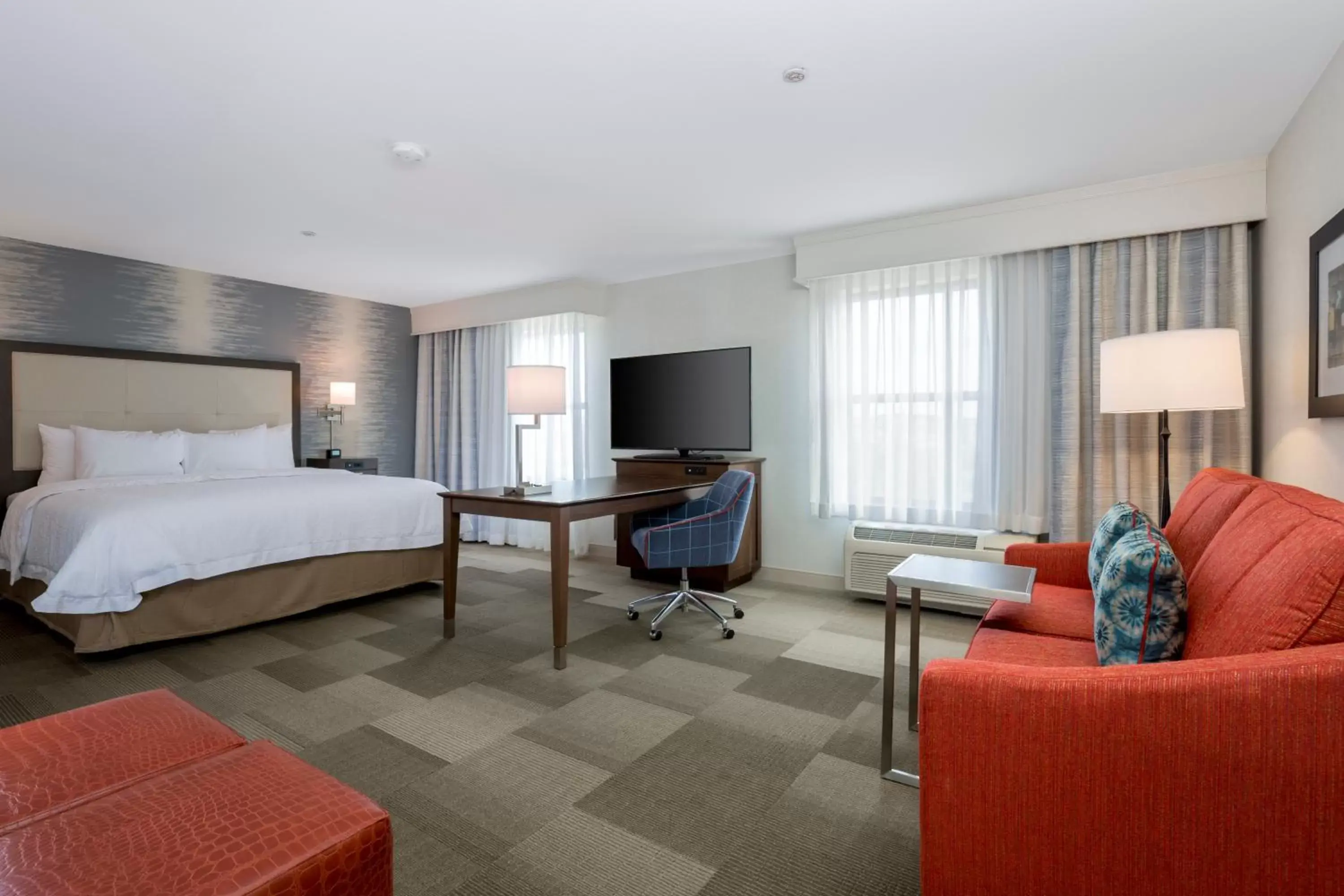 Bedroom in Hampton Inn & Suites San Diego-Poway