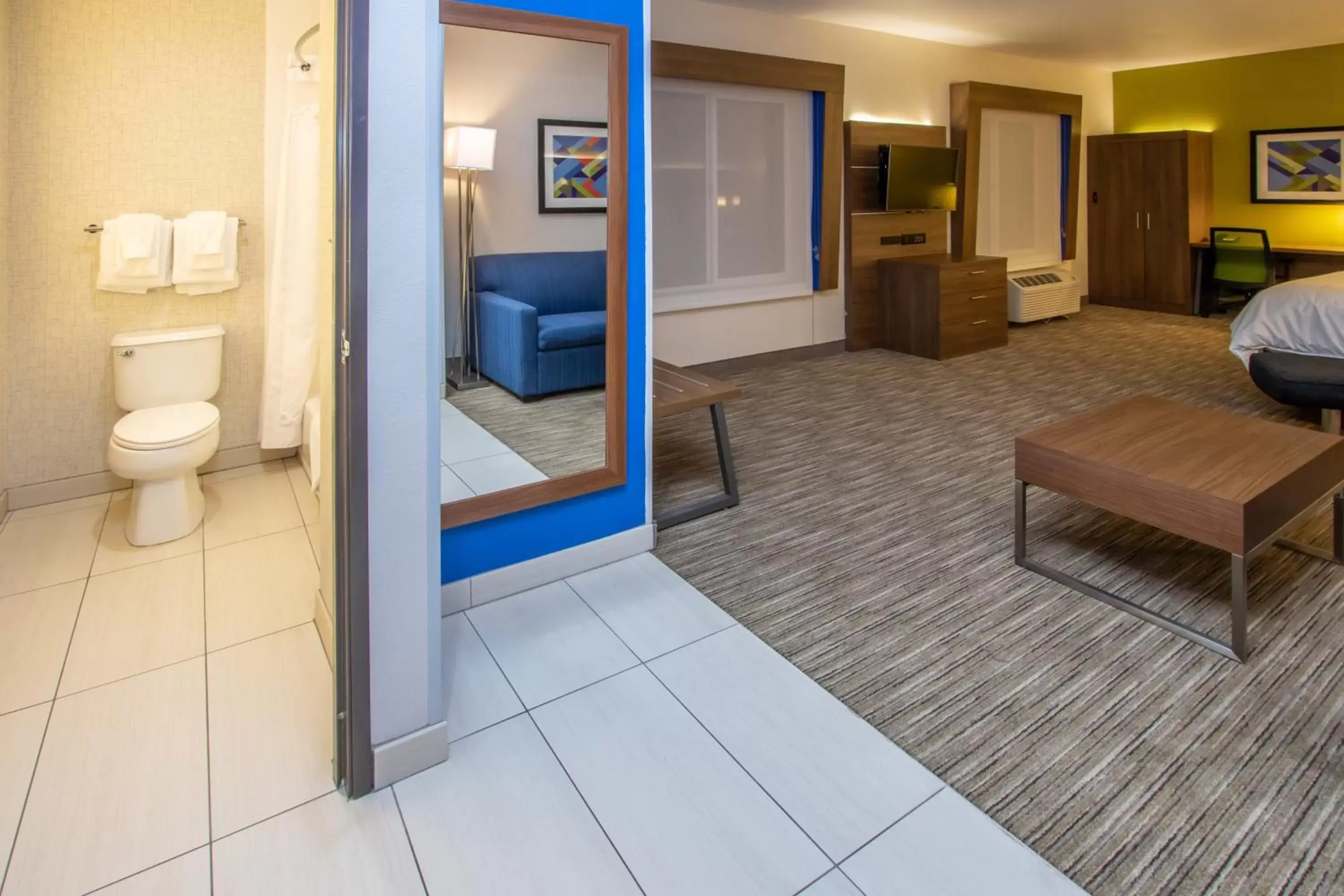 Bedroom, Bathroom in Holiday Inn Express Hotel & Suites Roseville - Galleria Area, an IHG Hotel