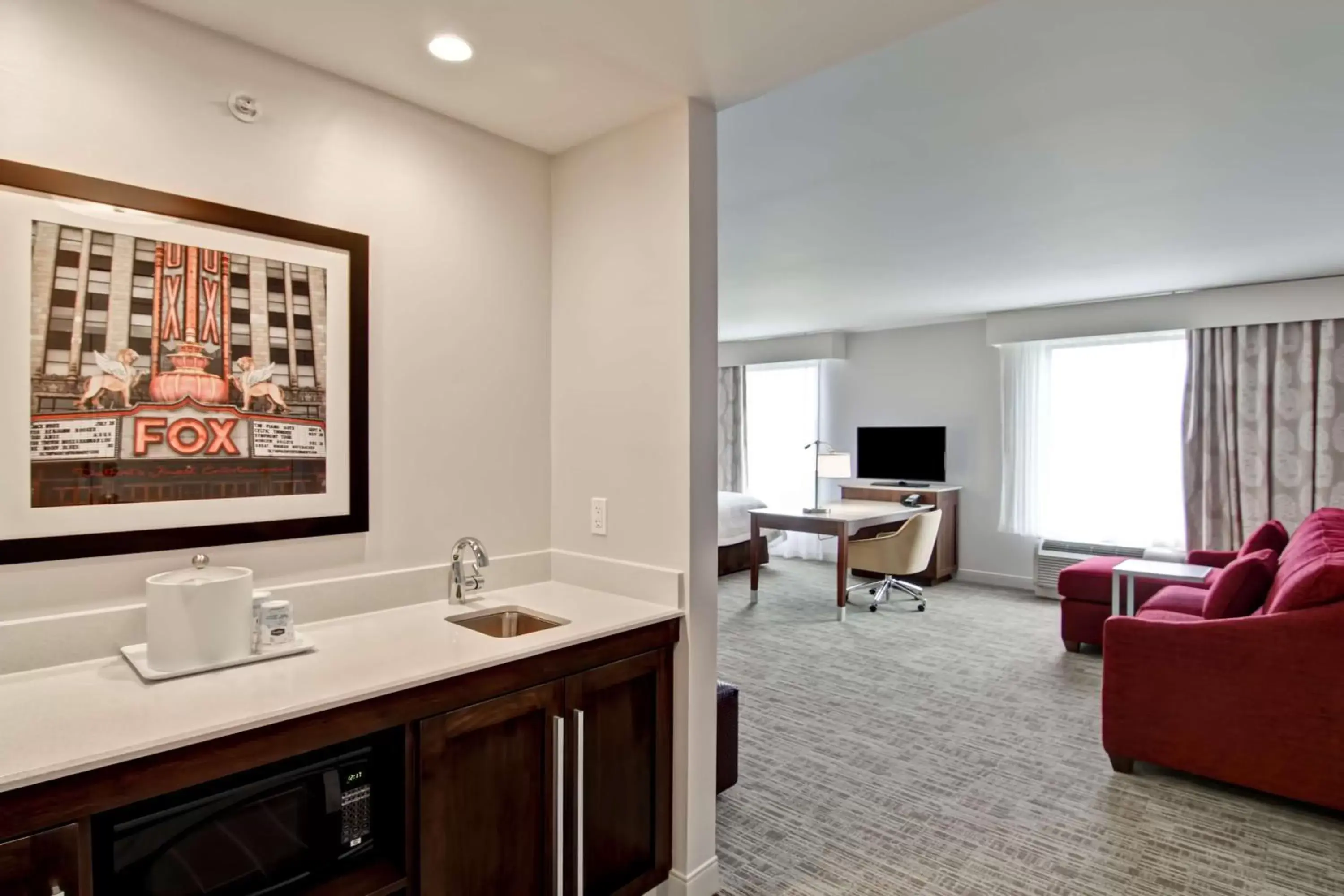 Kitchen or kitchenette in Hampton Inn & Suites Detroit/Troy