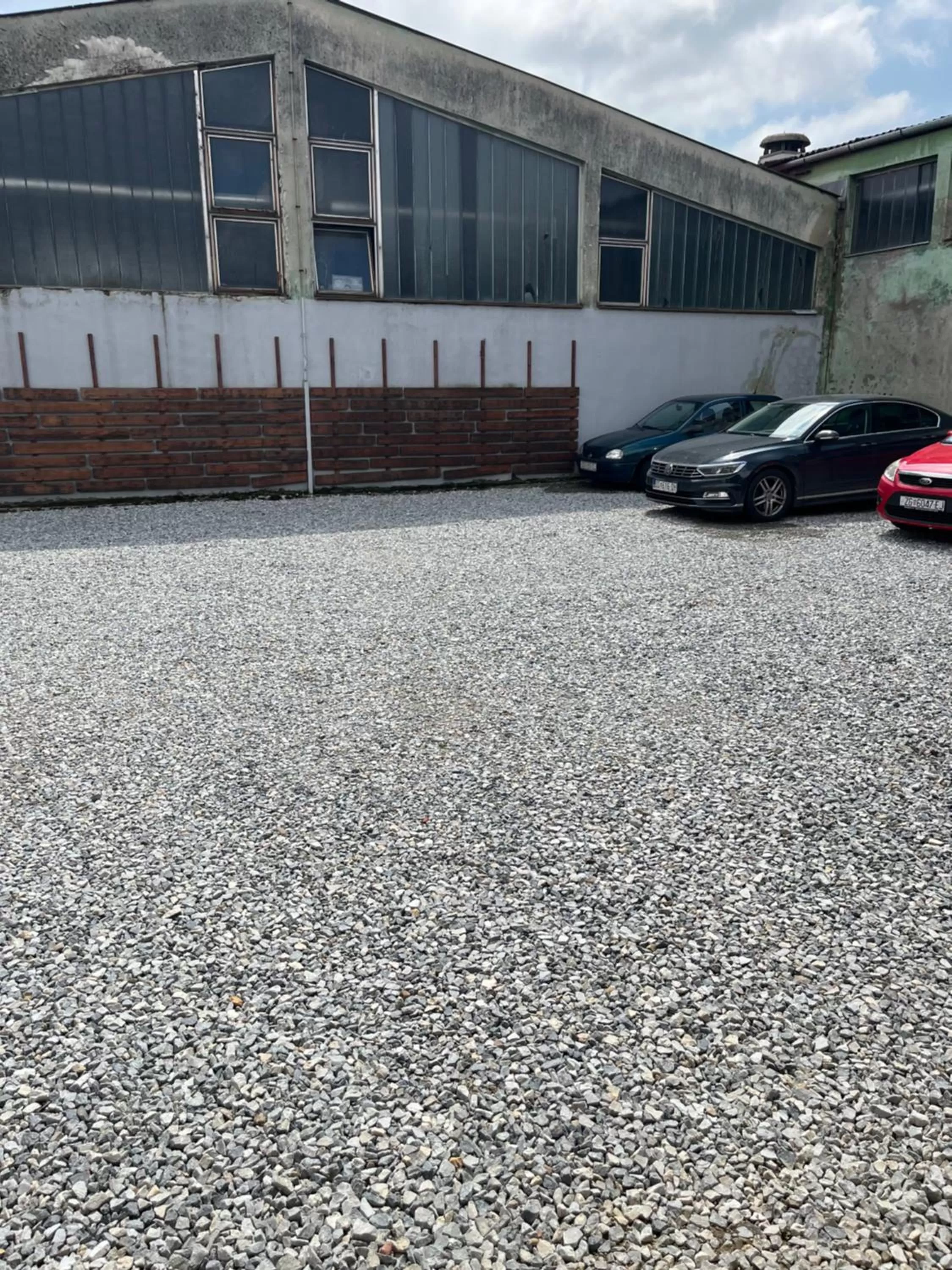 Parking in Rooms Lišnić