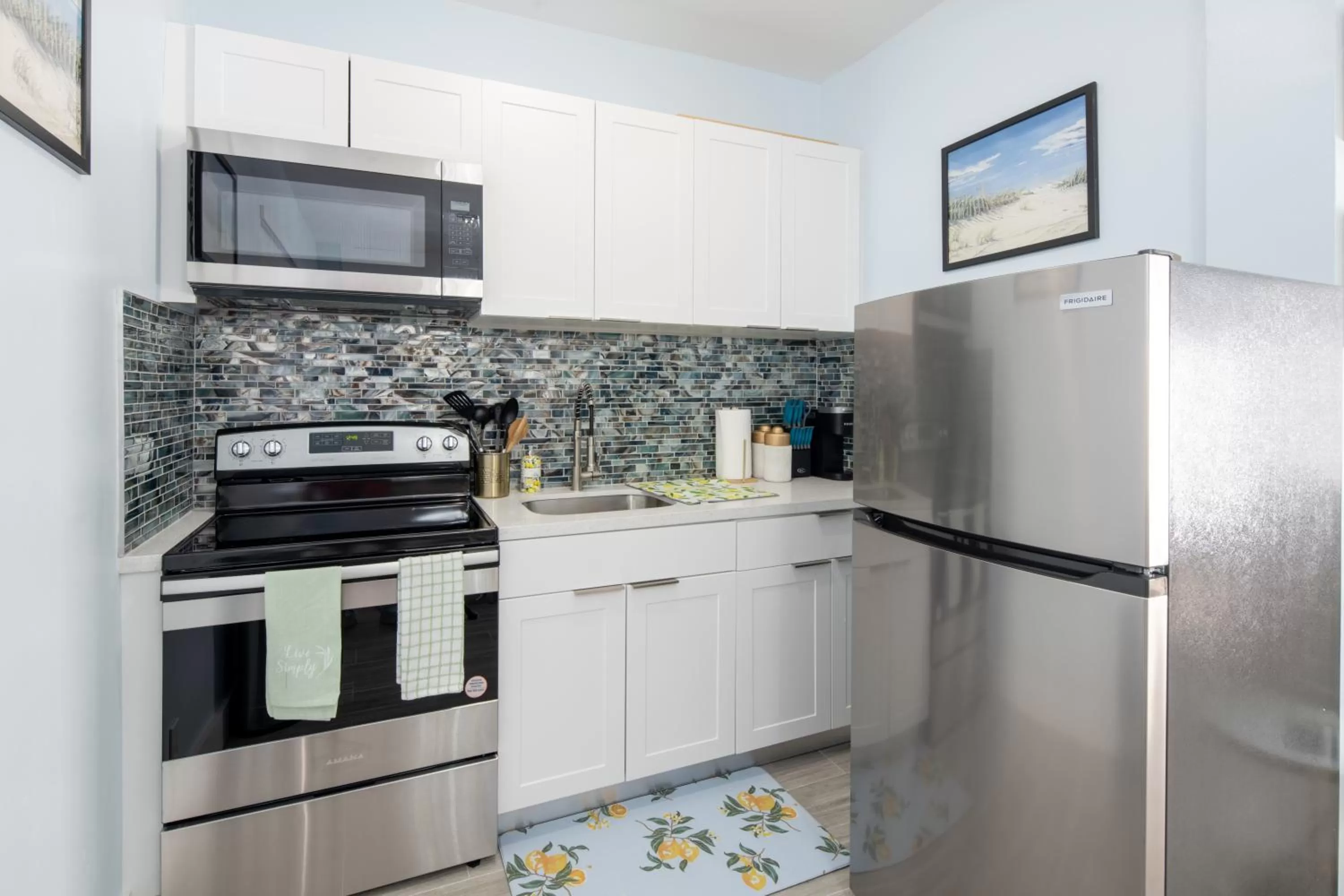 Kitchen or kitchenette in The Surf Hollywood Beach