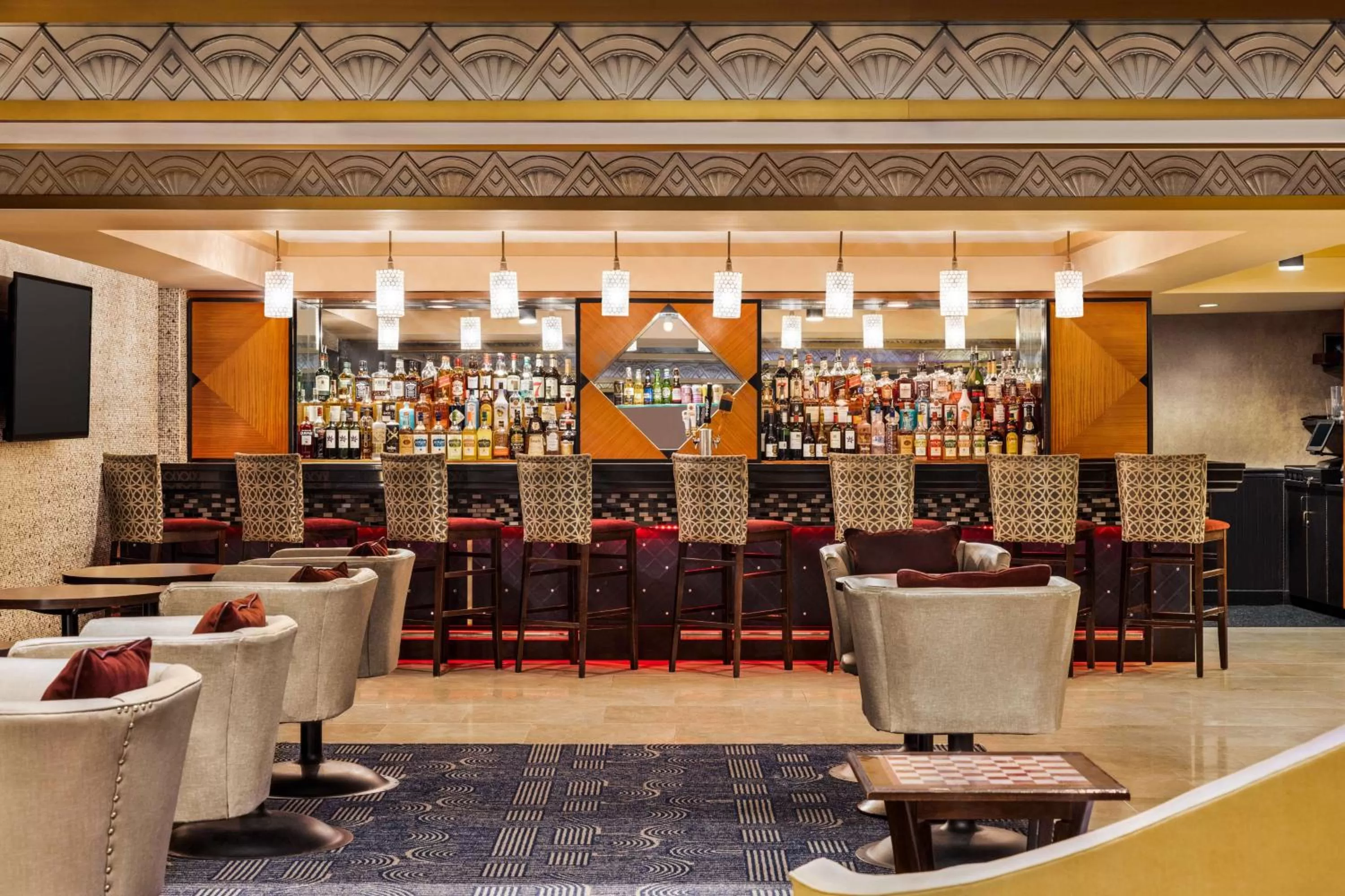 Lounge or bar in Inn at Great Neck