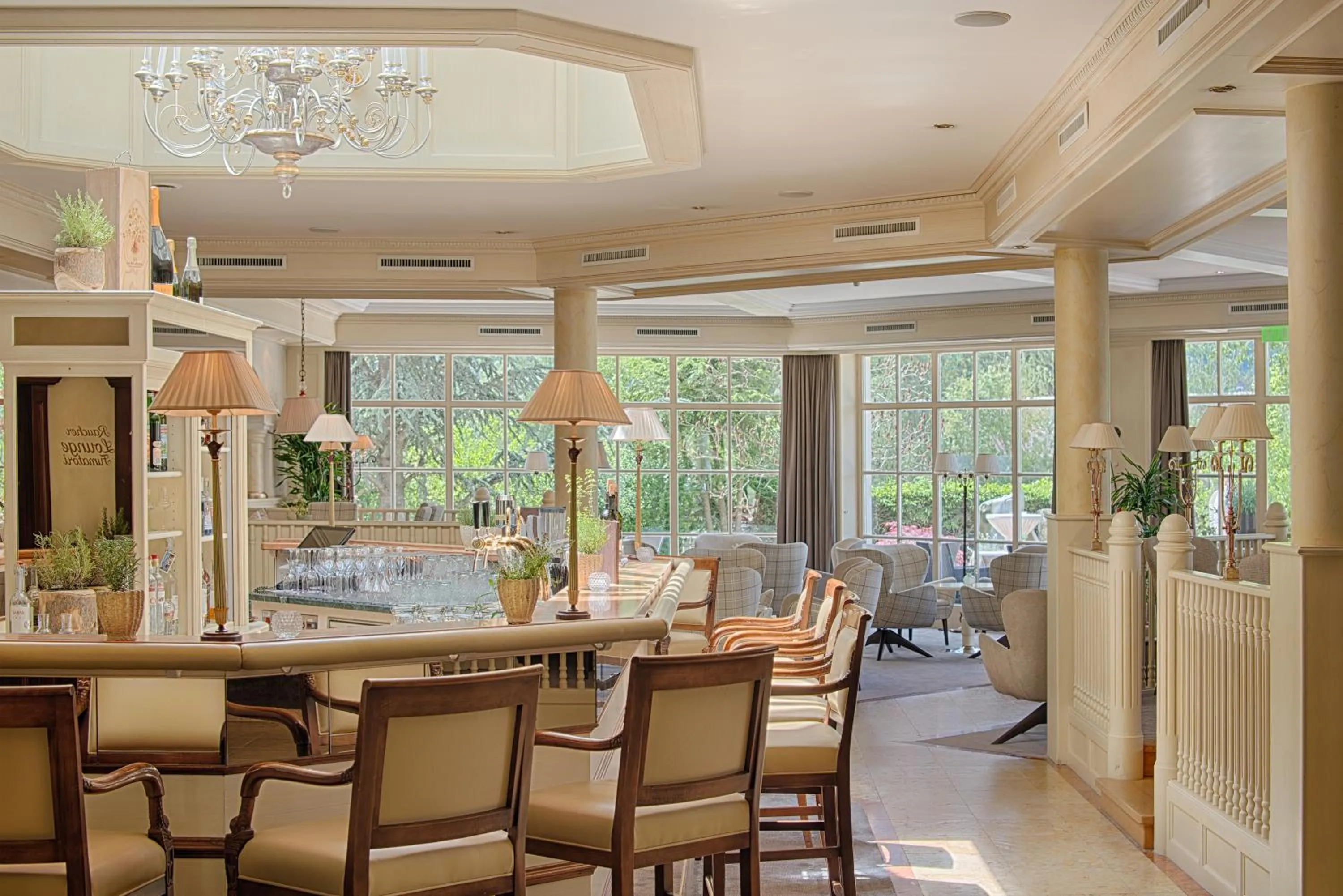 Lounge or bar in Majestic - Unique Spa Resort