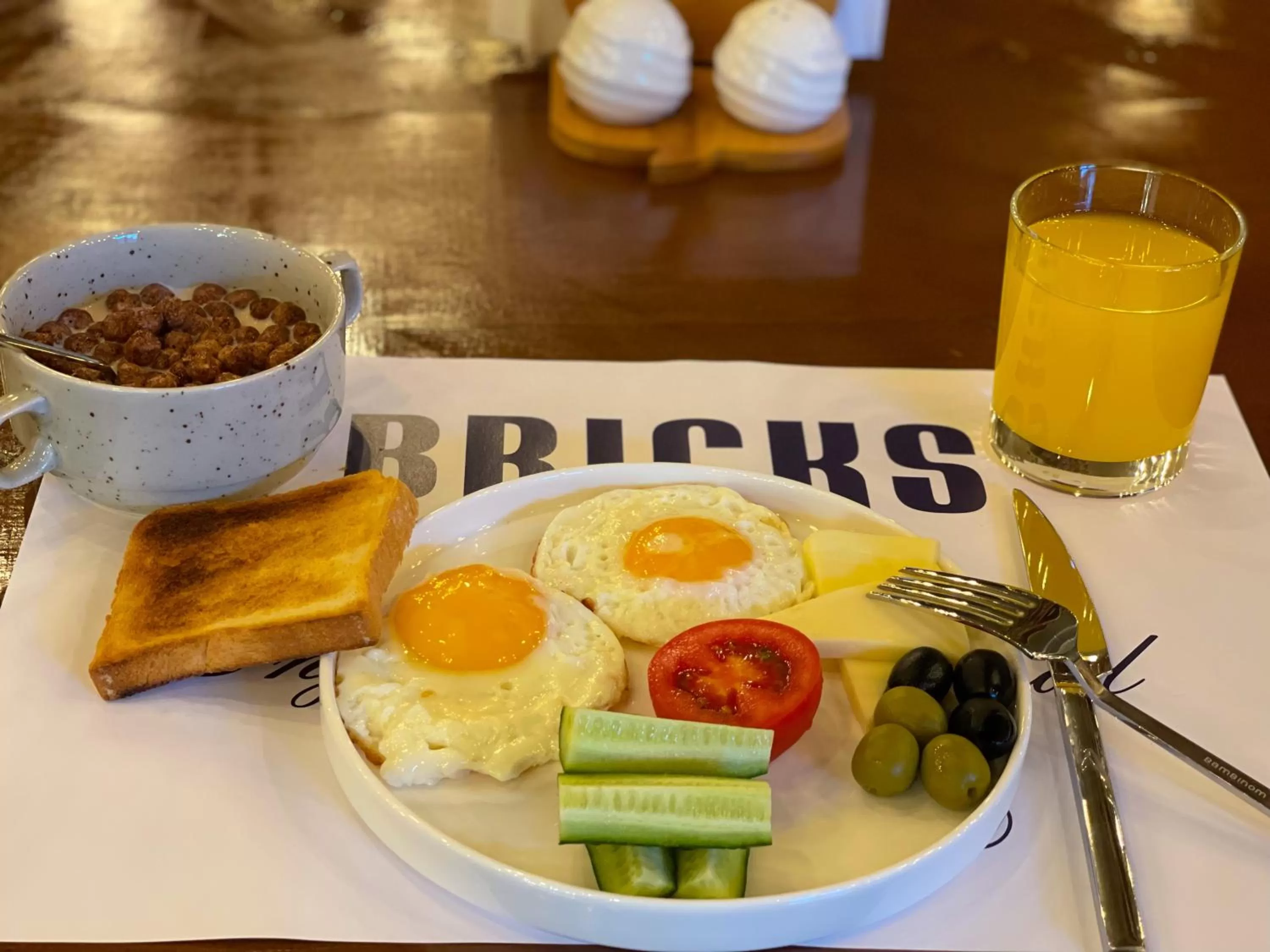 Food and drinks in Bricks Hotel