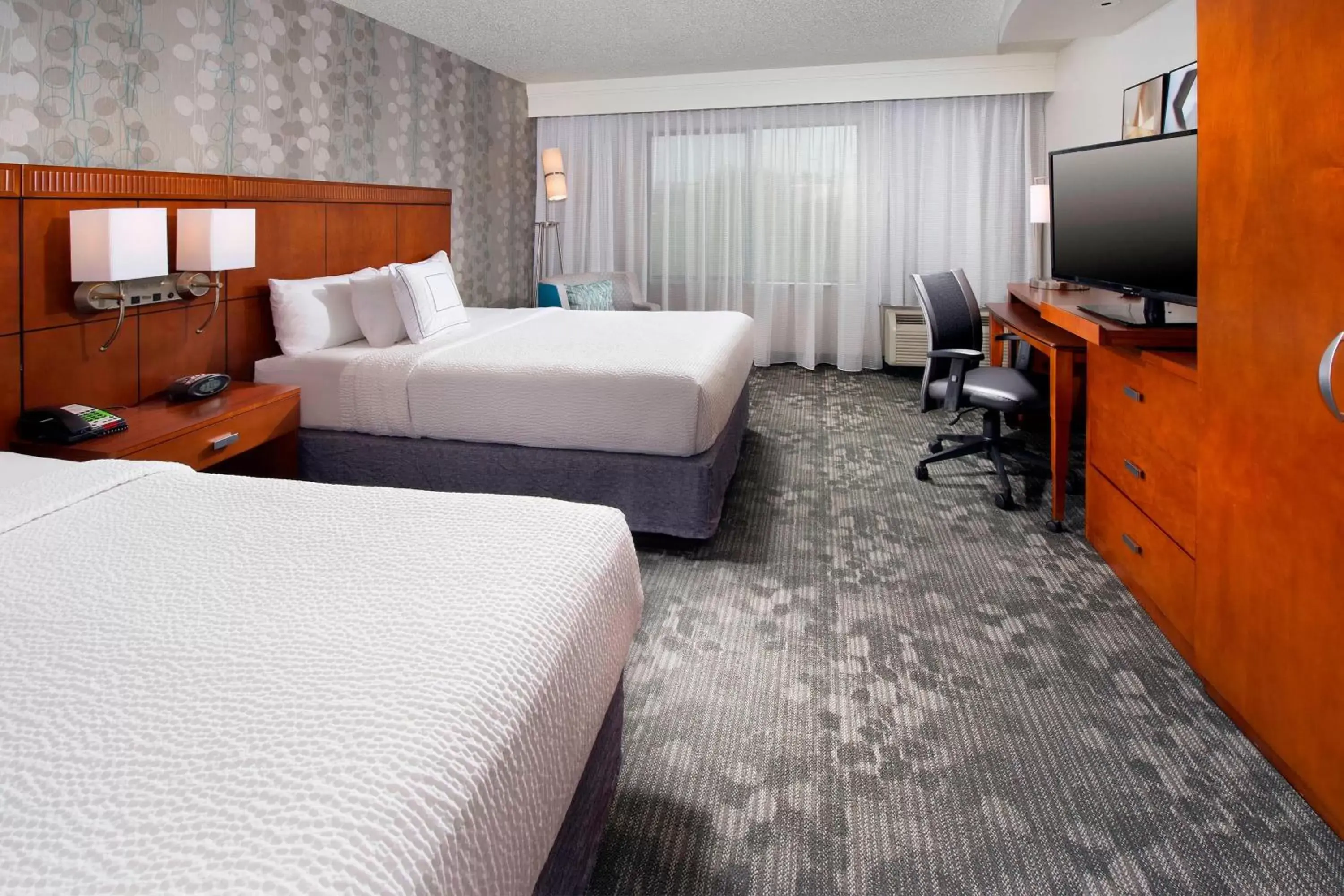 Photo of the whole room, Bed in Courtyard by Marriott San Antonio SeaWorld/Lackland