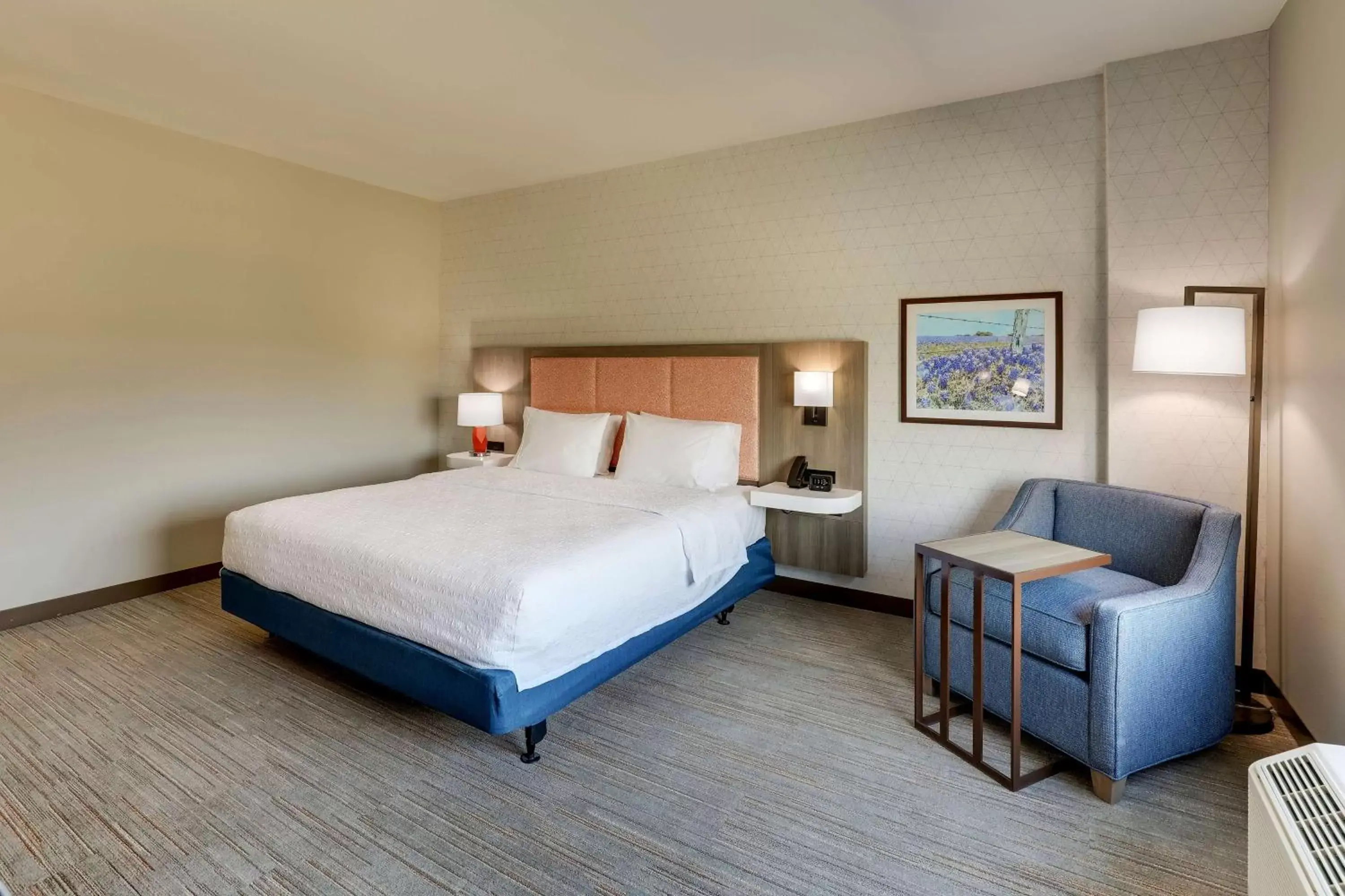 Bed in Hampton Inn & Suites Weatherford, Tx