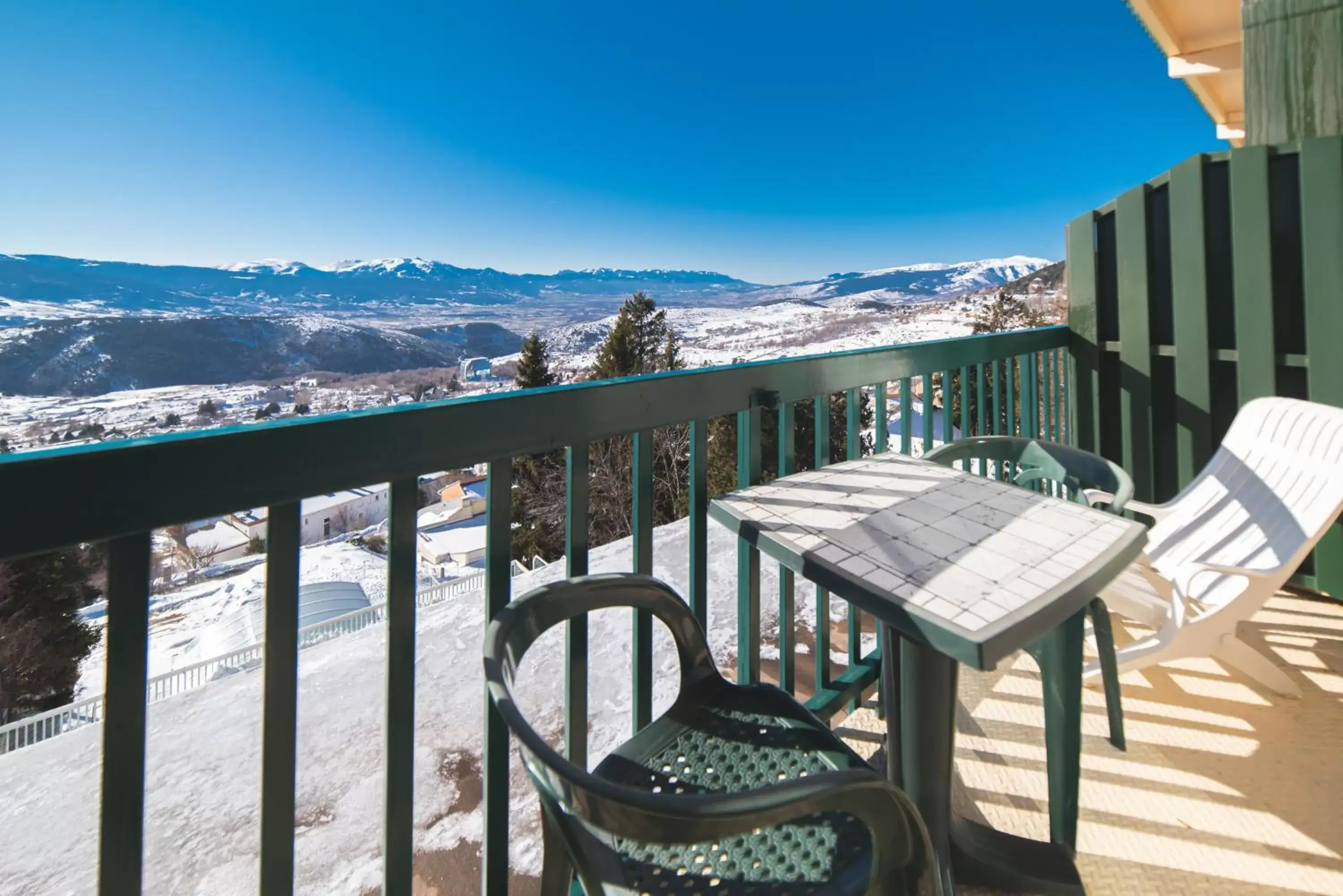 Mountain view, Balcony/Terrace in Hotel des Pyrénées