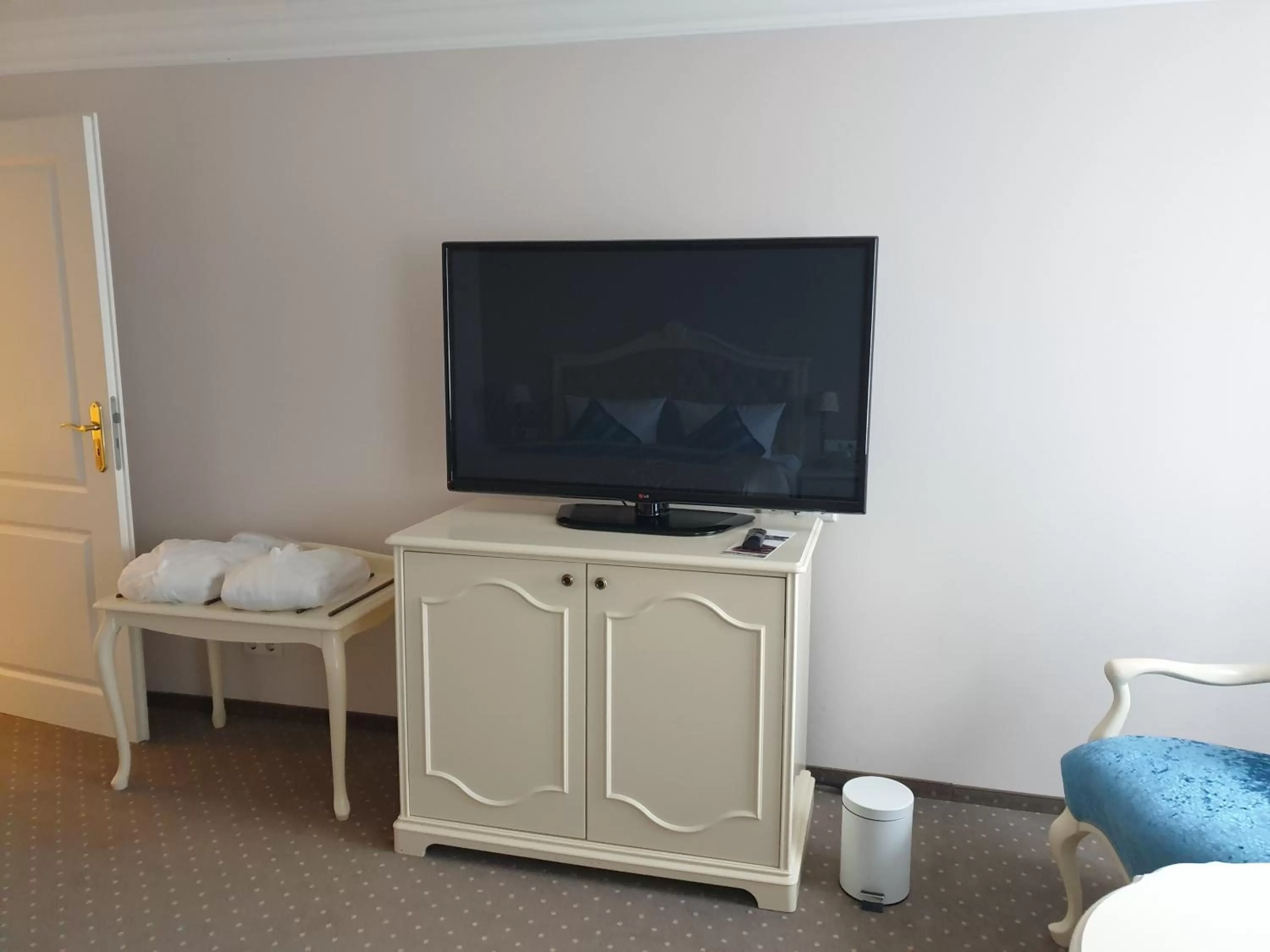 TV and multimedia, TV/Entertainment Center in Hotel Waldblick