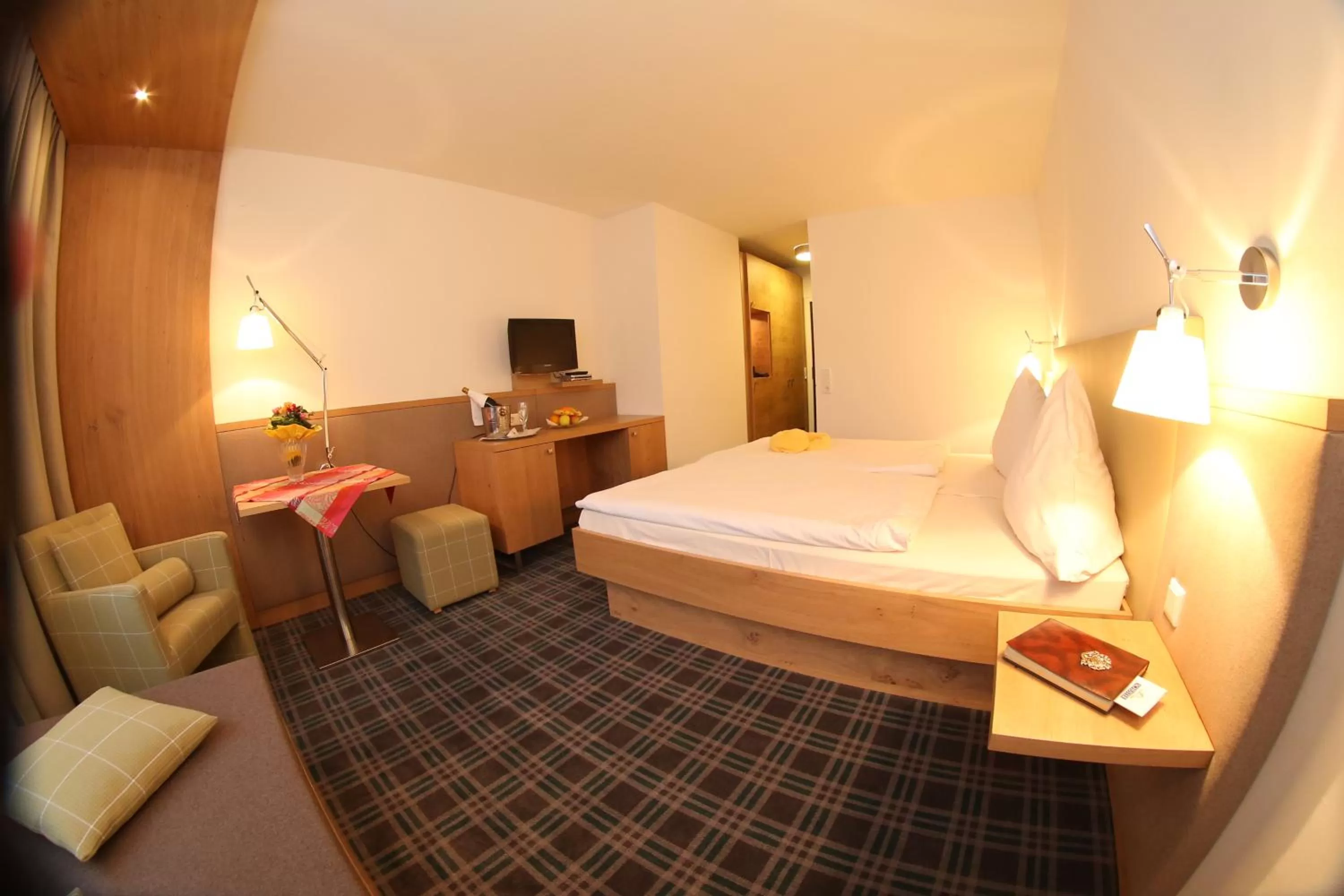 Photo of the whole room, Bed in Hotel-Landgasthof Schuster