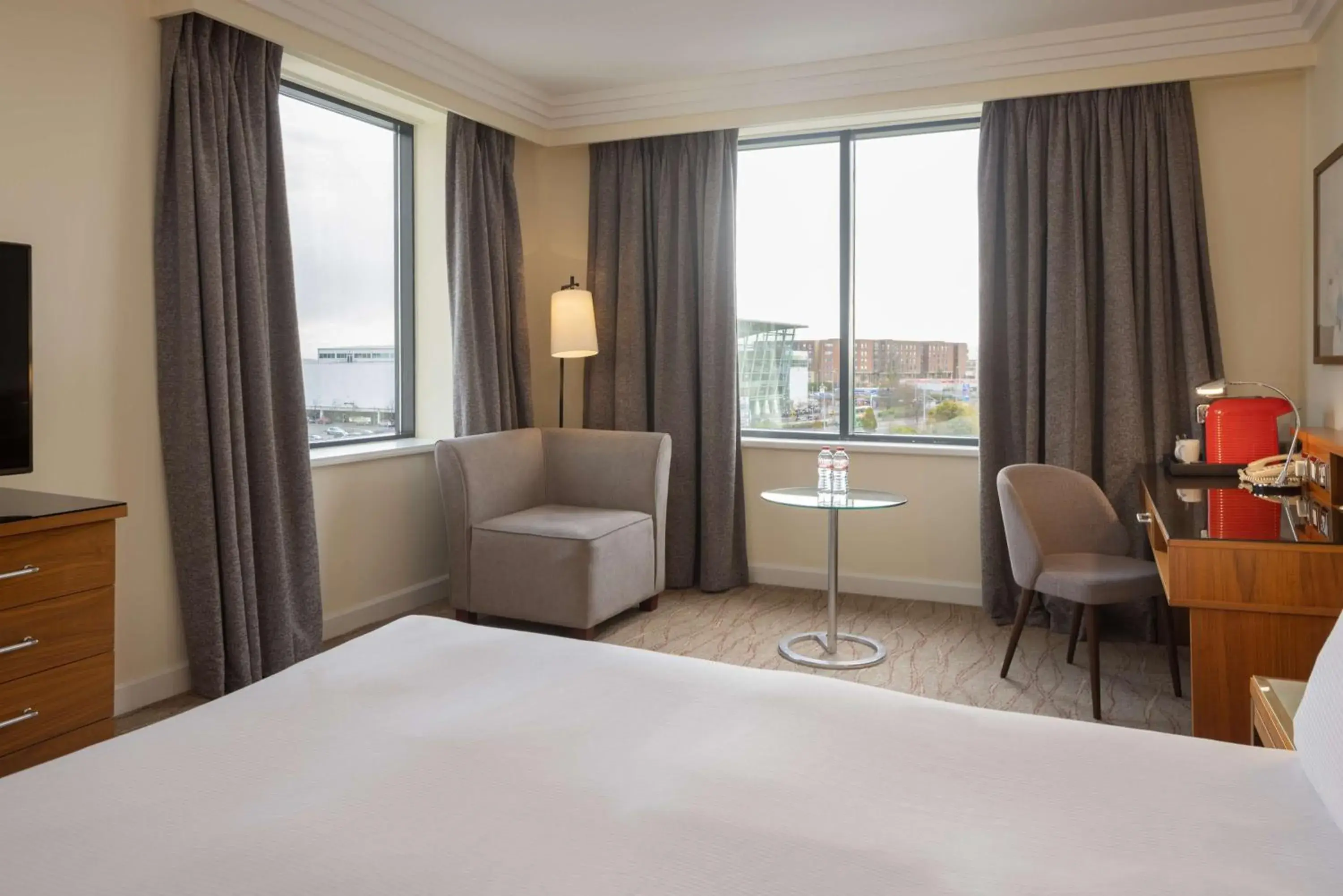 Bedroom, Bed in Hilton Dublin Airport