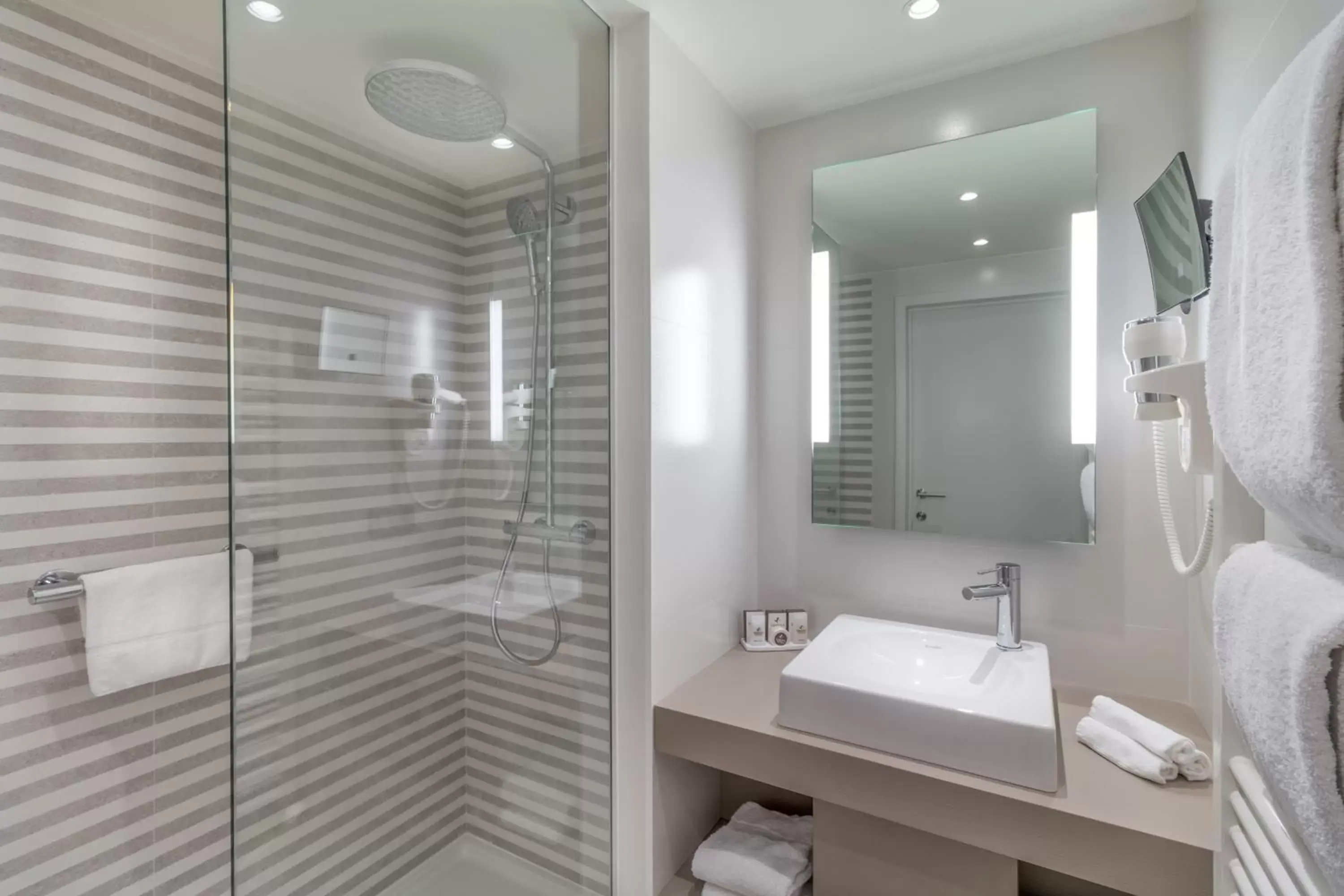 Bathroom in Martin's Château Du Lac