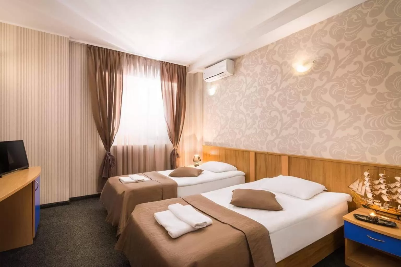 Bed in Hotel Central Point