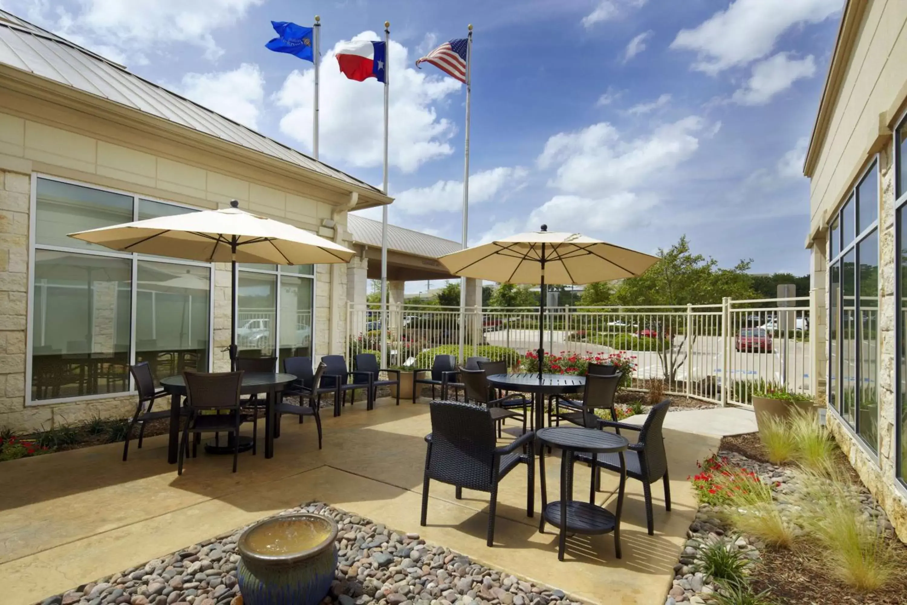 Patio, Restaurant/Places to Eat in Hilton Garden Inn Dallas Arlington