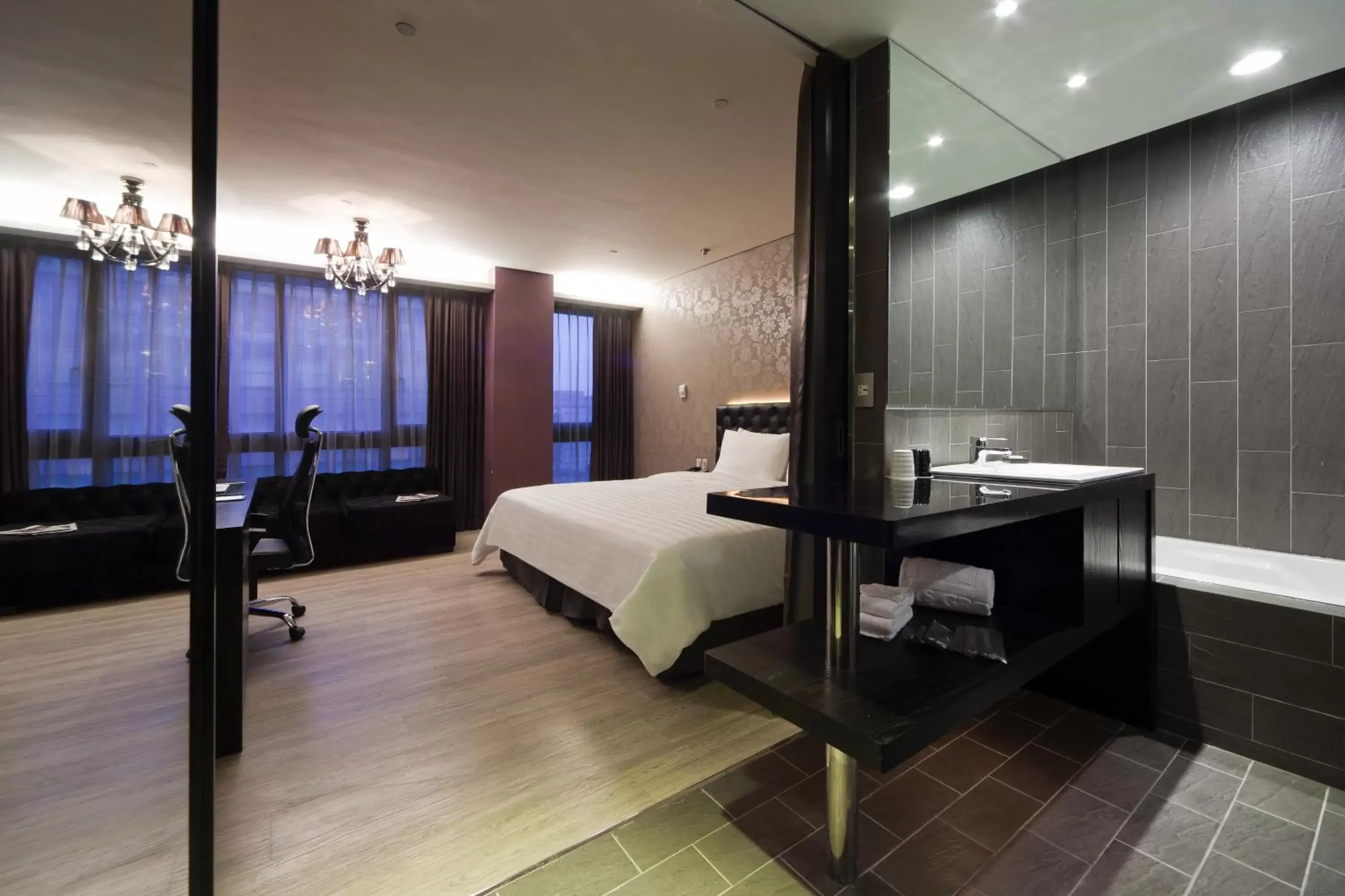 Photo of the whole room in FX Hotel Taipei Nanjing East Road Branch