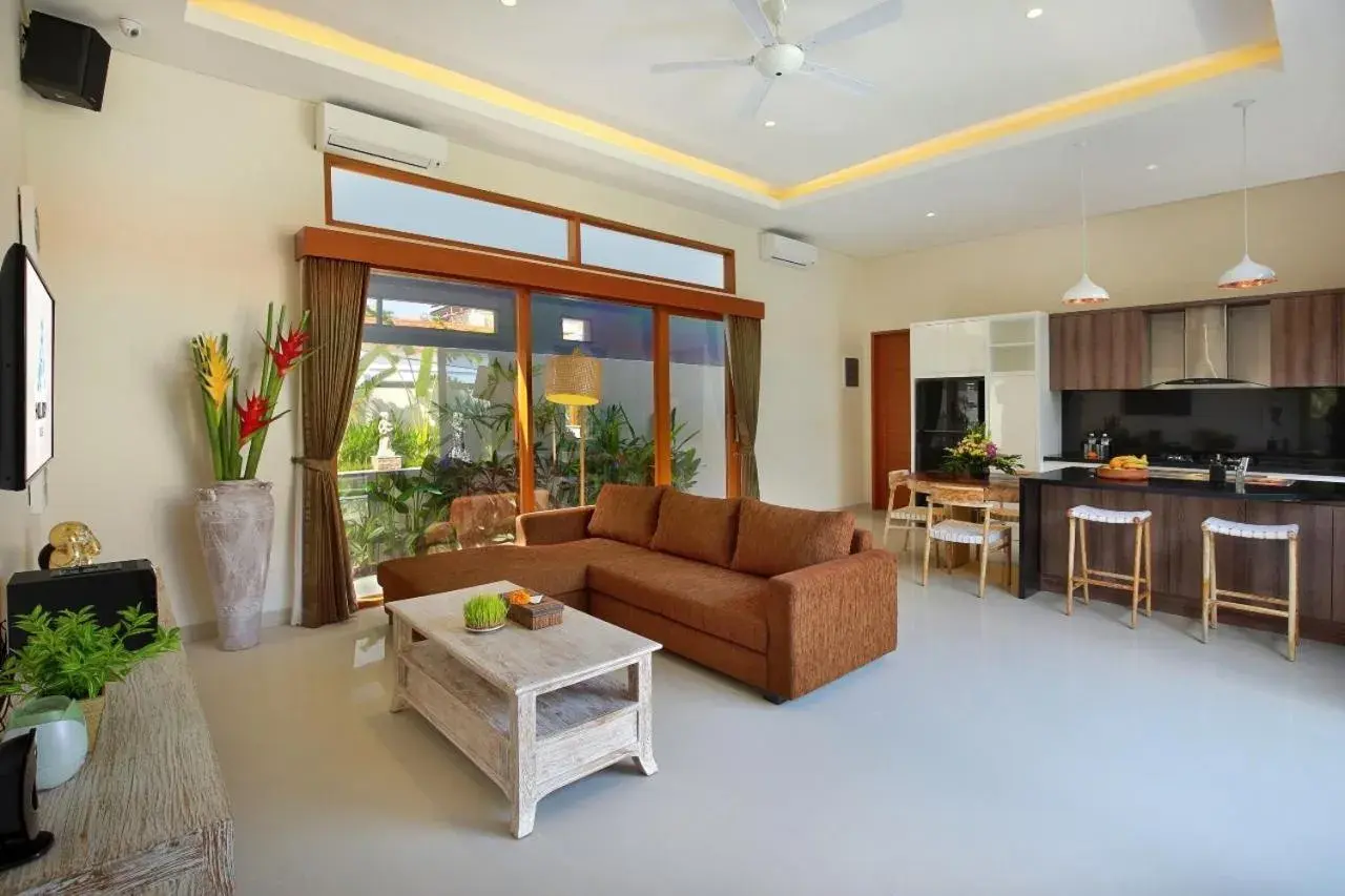 Living room, Seating Area in Holl Villa by Wildflower Group