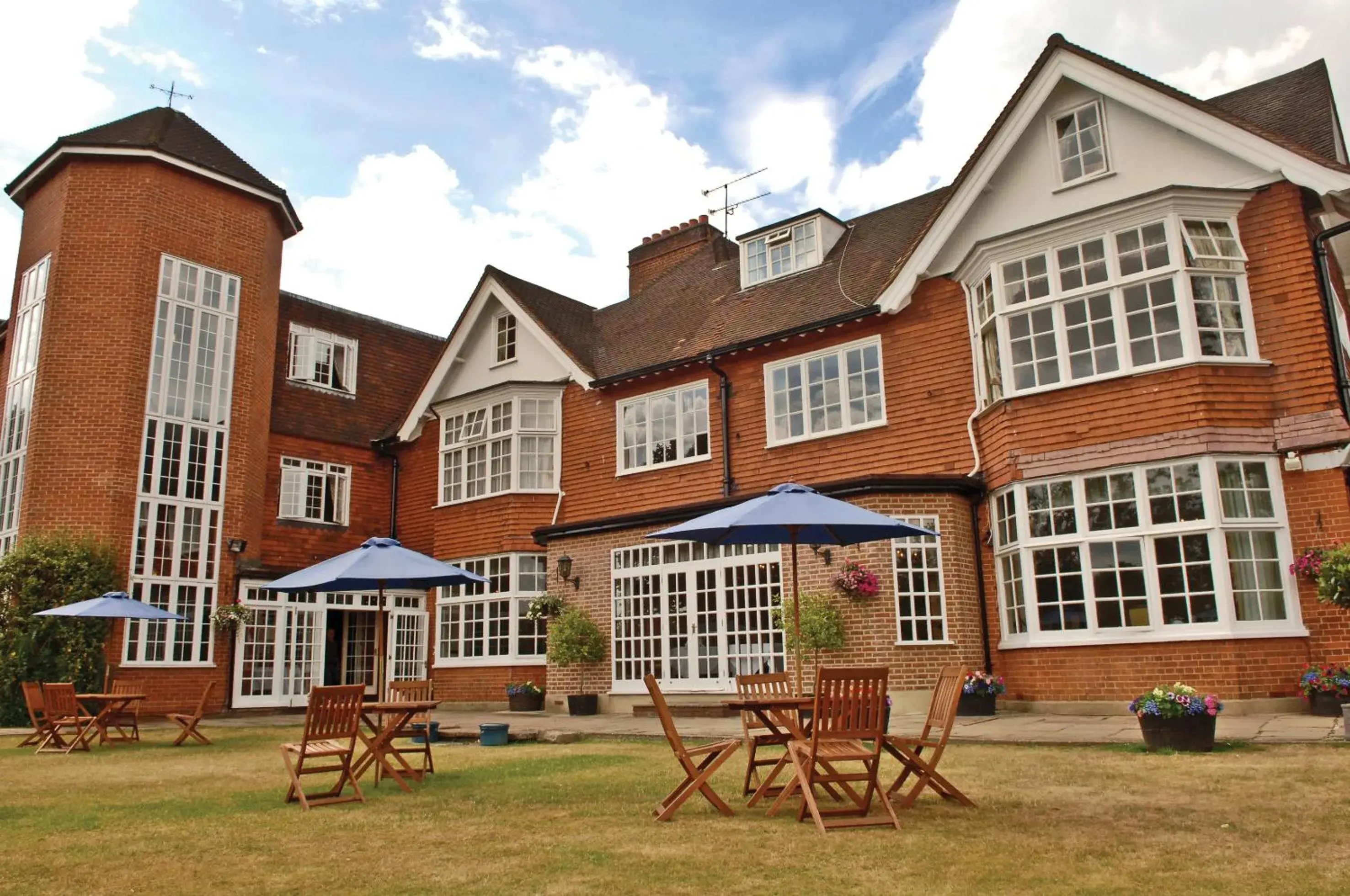 View (from property/room), Property Building in Grovefield House Hotel