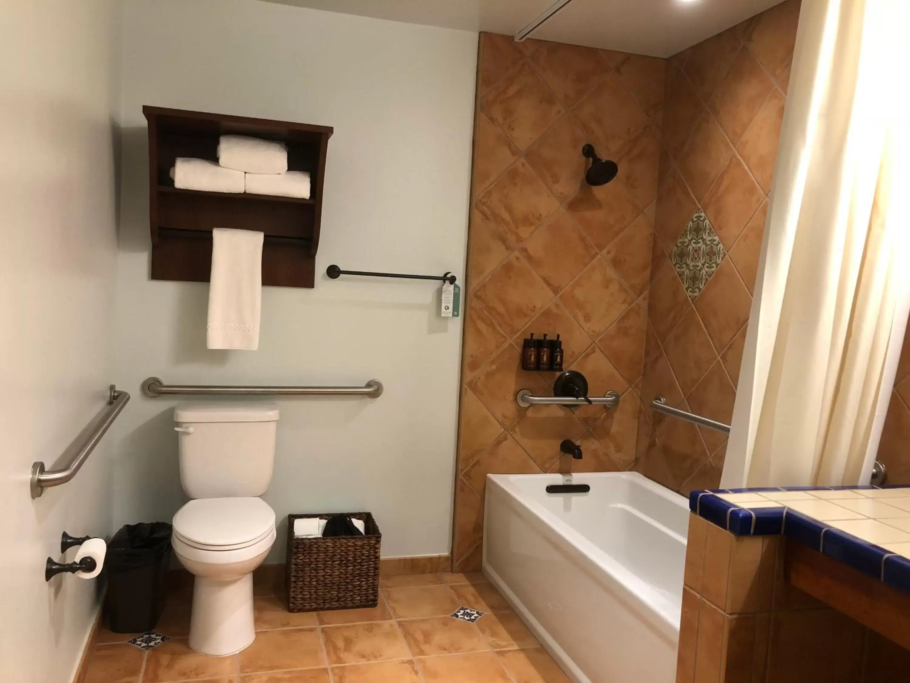 Shower, Bathroom in Hotel Mission De Oro